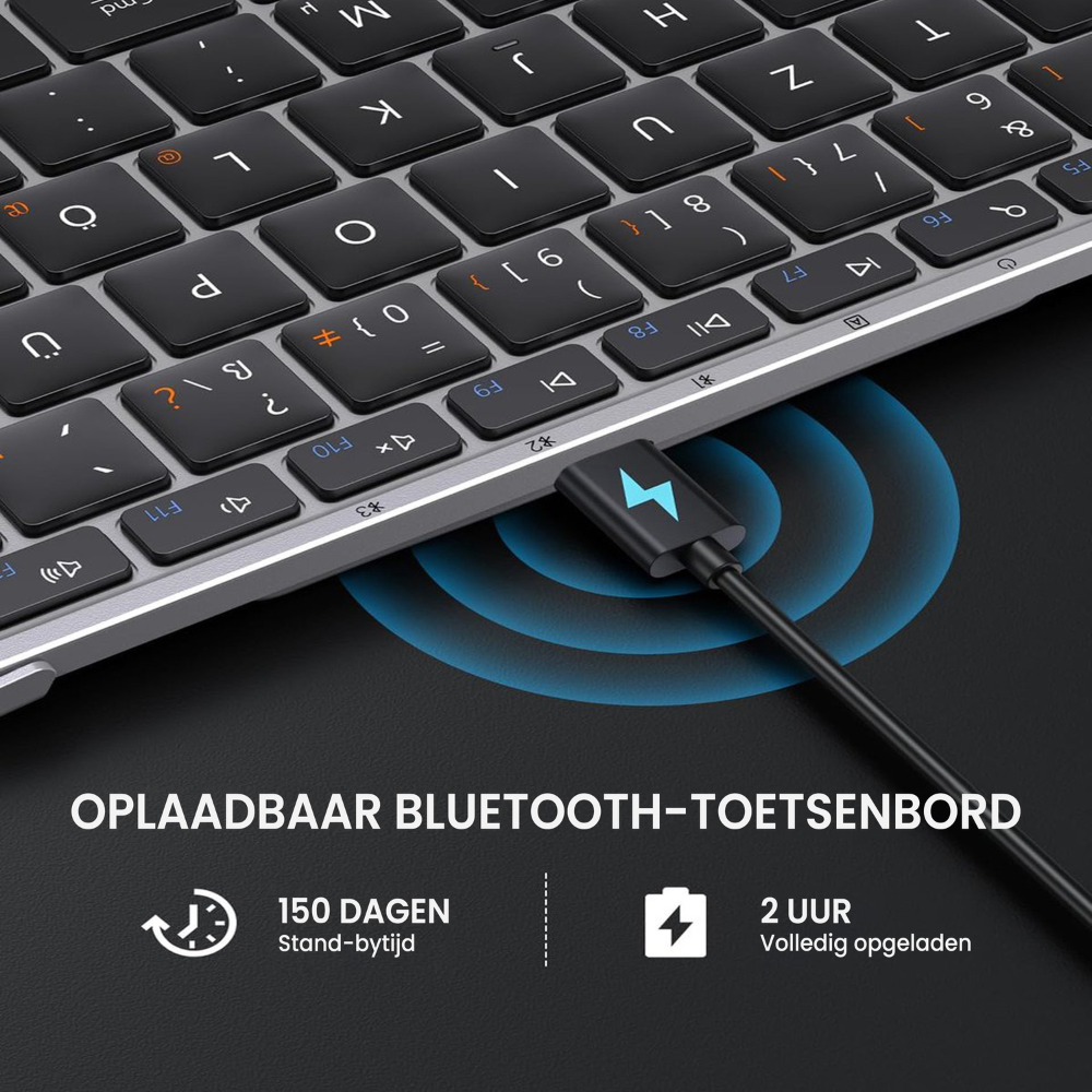 Nahaufnahme einer Tastatur mit Ladekabel. Text: 'Wiederaufladbare Bluetooth-Tastatur' mit Batterieinfo: 150 Tage Standby, 2 Stunden Laden.