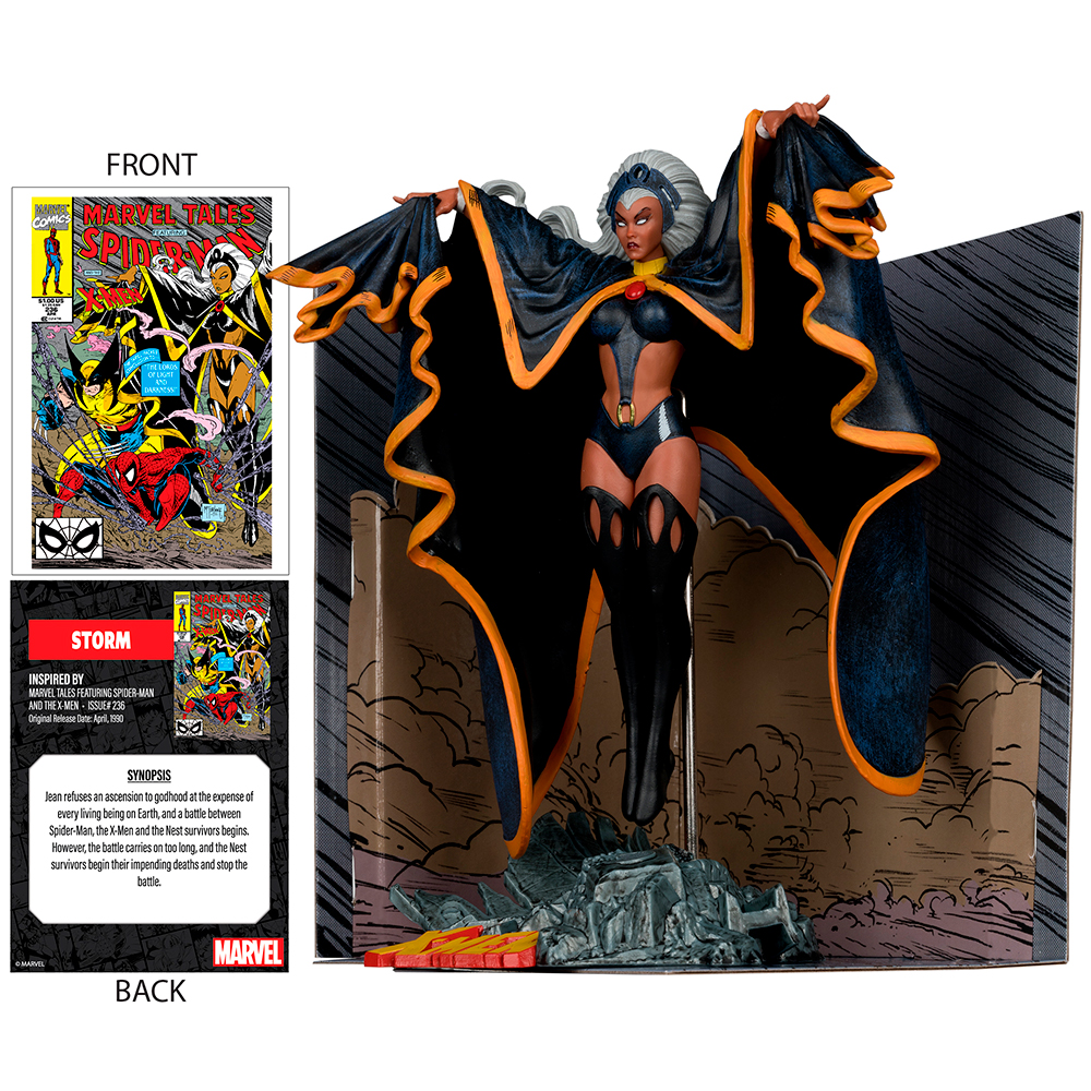 Storm-Figur mit ausgestreckten Armen, schwarzem und orangefarbenem Umhang, Comic-Cover und Synopsis auf der Seite. Statue auf einem Sockel.