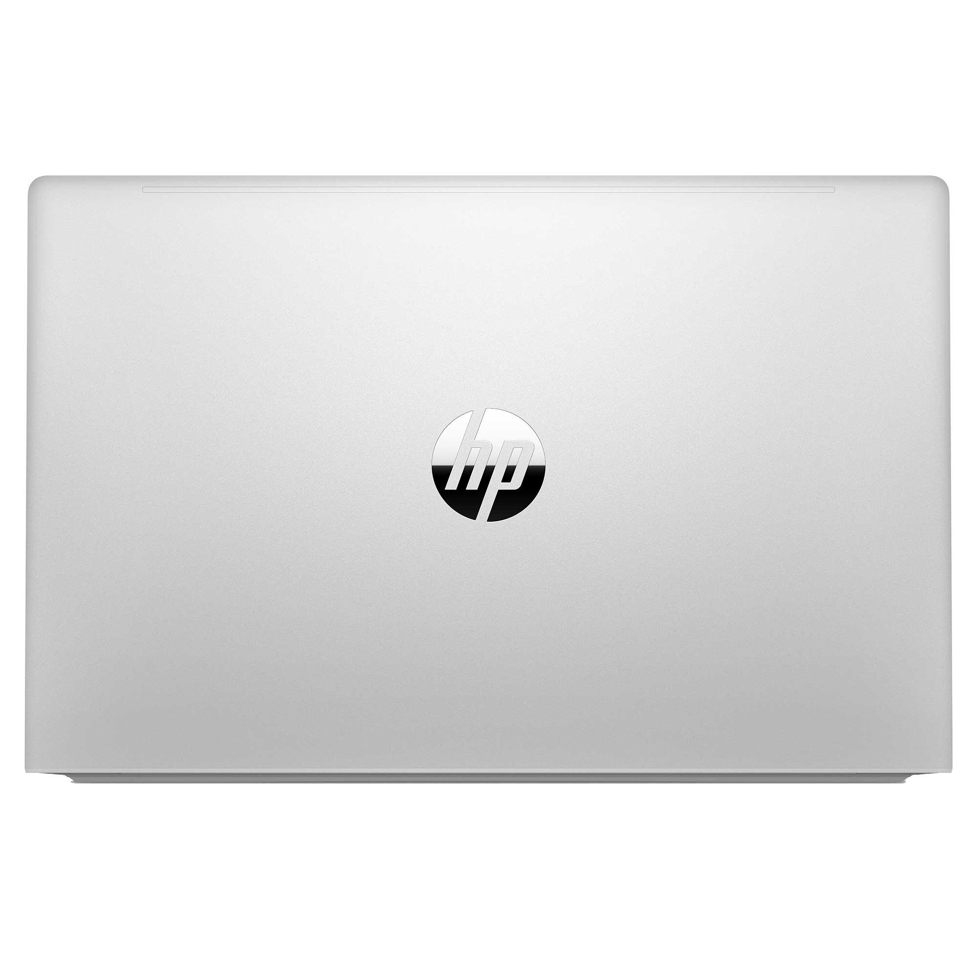 Ortasında HP logosu bulunan gümüş renkli bir dizüstü bilgisayar. Dizüstü bilgisayar kapalı.