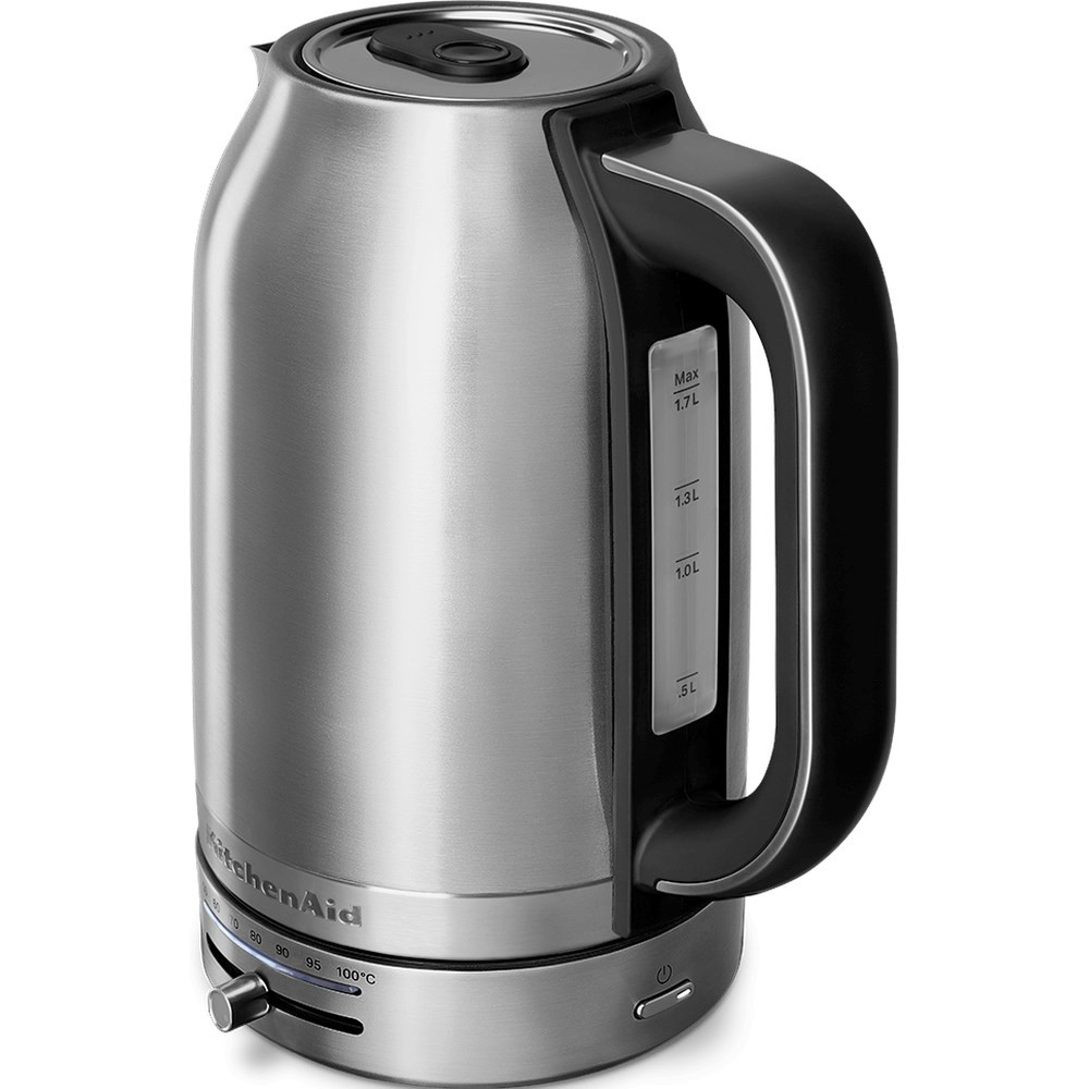 Paslanmaz çelik KitchenAid elektrikli su ısıtıcısı. Siyah bir tutacağı ve tabanı, su seviyesi göstergesi ve sıcaklık kadranı vardır.