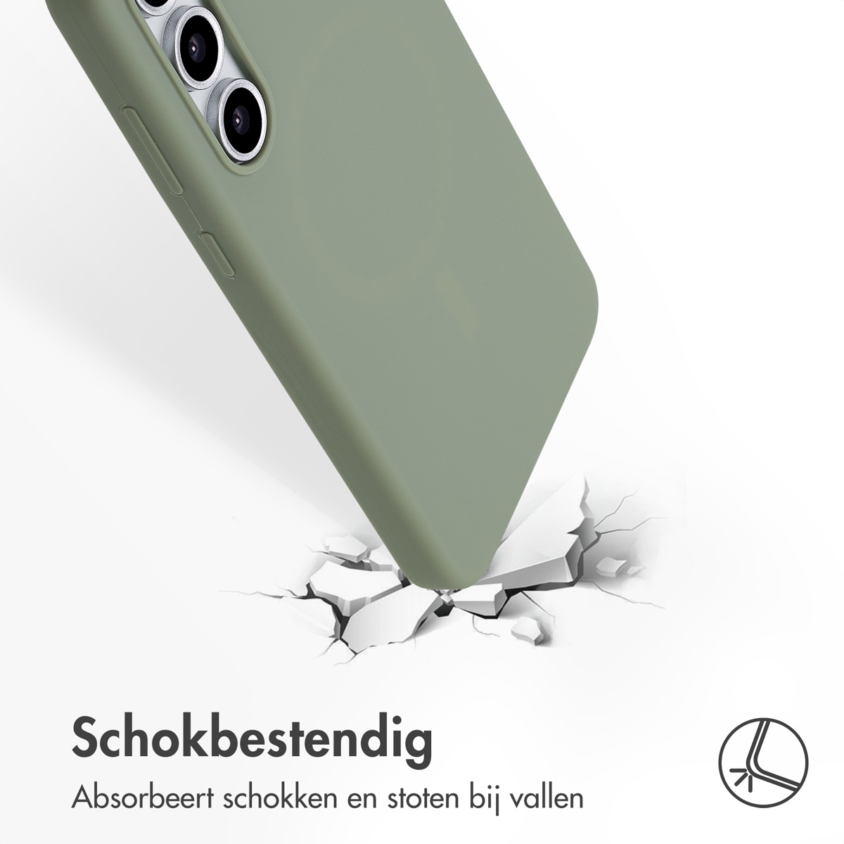 Een olijfgroene telefoonhoes valt, waardoor het witte oppervlak eronder barst. De hoes staat schuin, met de cameralenzen.