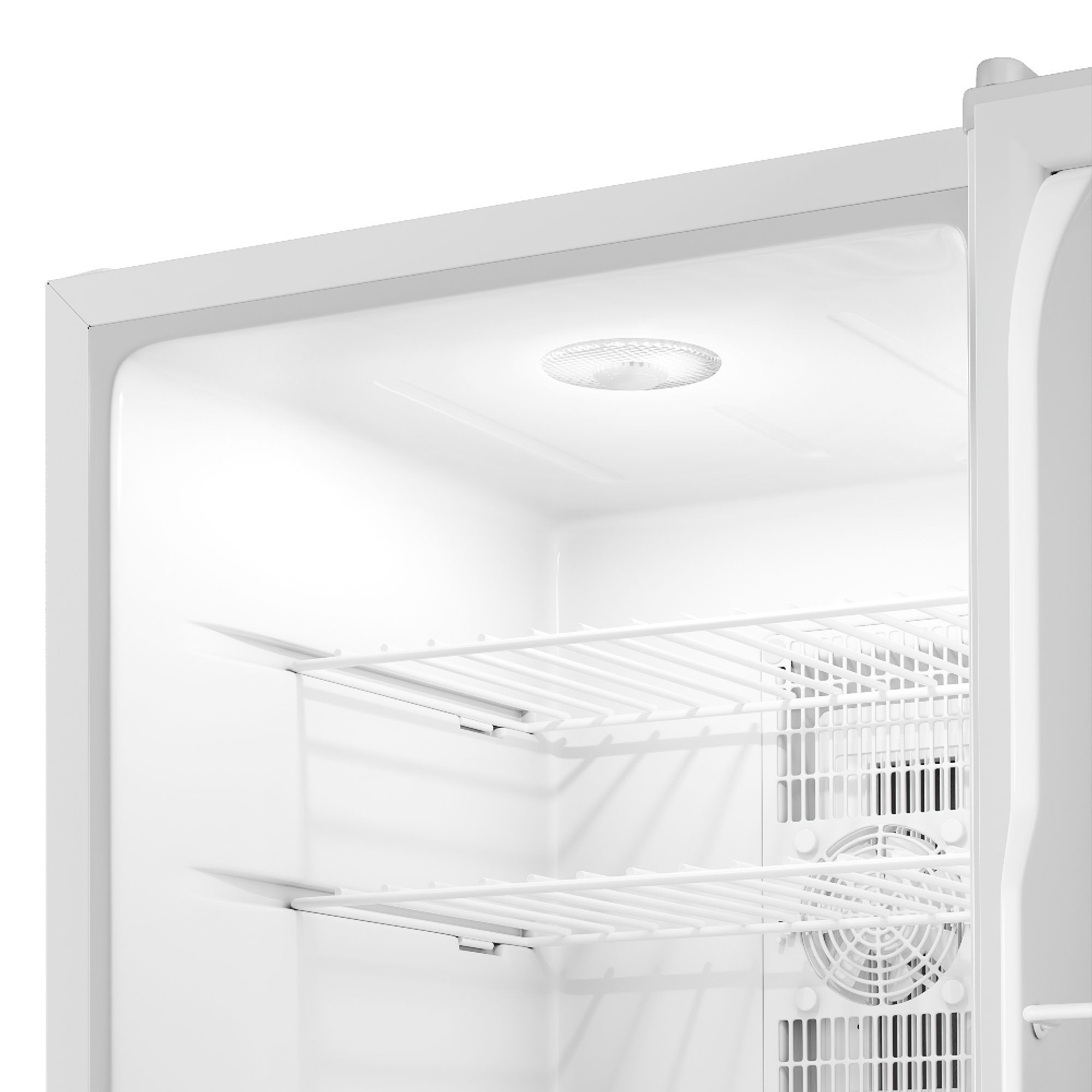 Innerhalb eines weißen Mini-Kühlschranks mit offener Tür. Enthält Regale, einen Ventilator und Licht.