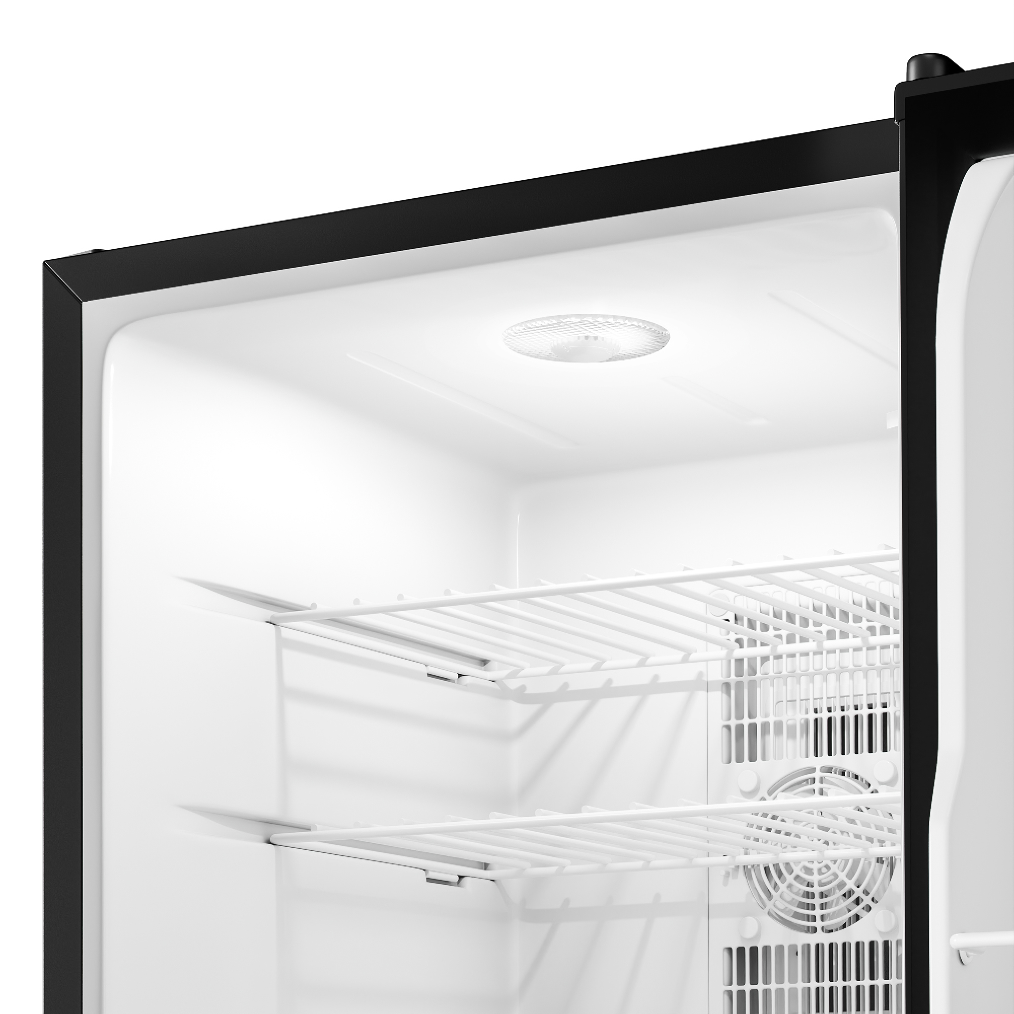 Interior de un refrigerador blanco. Tiene dos estantes. Un ventilador es visible en la parte trasera. Marco negro.