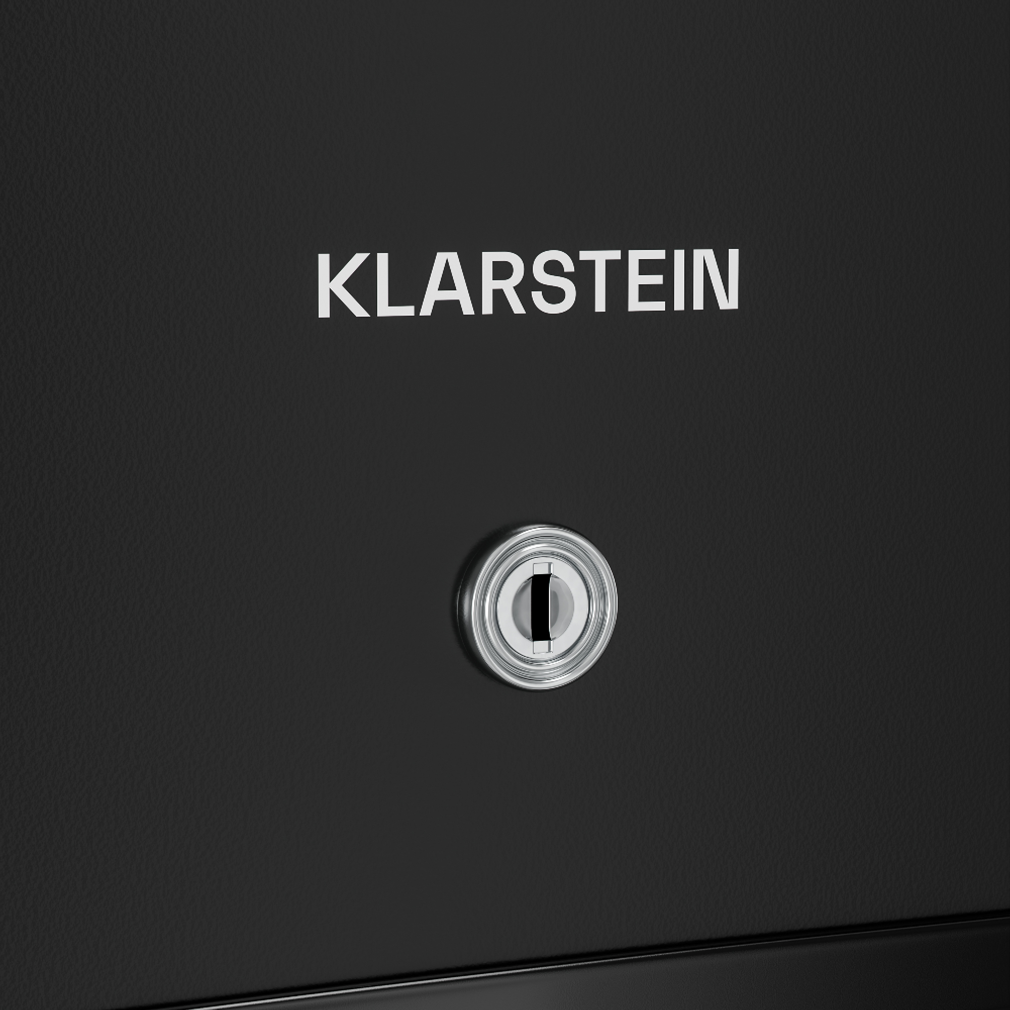 Superficie negra con texto plateado 'KLARSTEIN' y un ojo de cerradura.