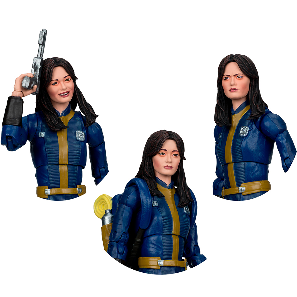 Tre action figure di una donna in tuta blu con dettagli gialli. Una impugna una pistola. Due hanno espressioni neutre.