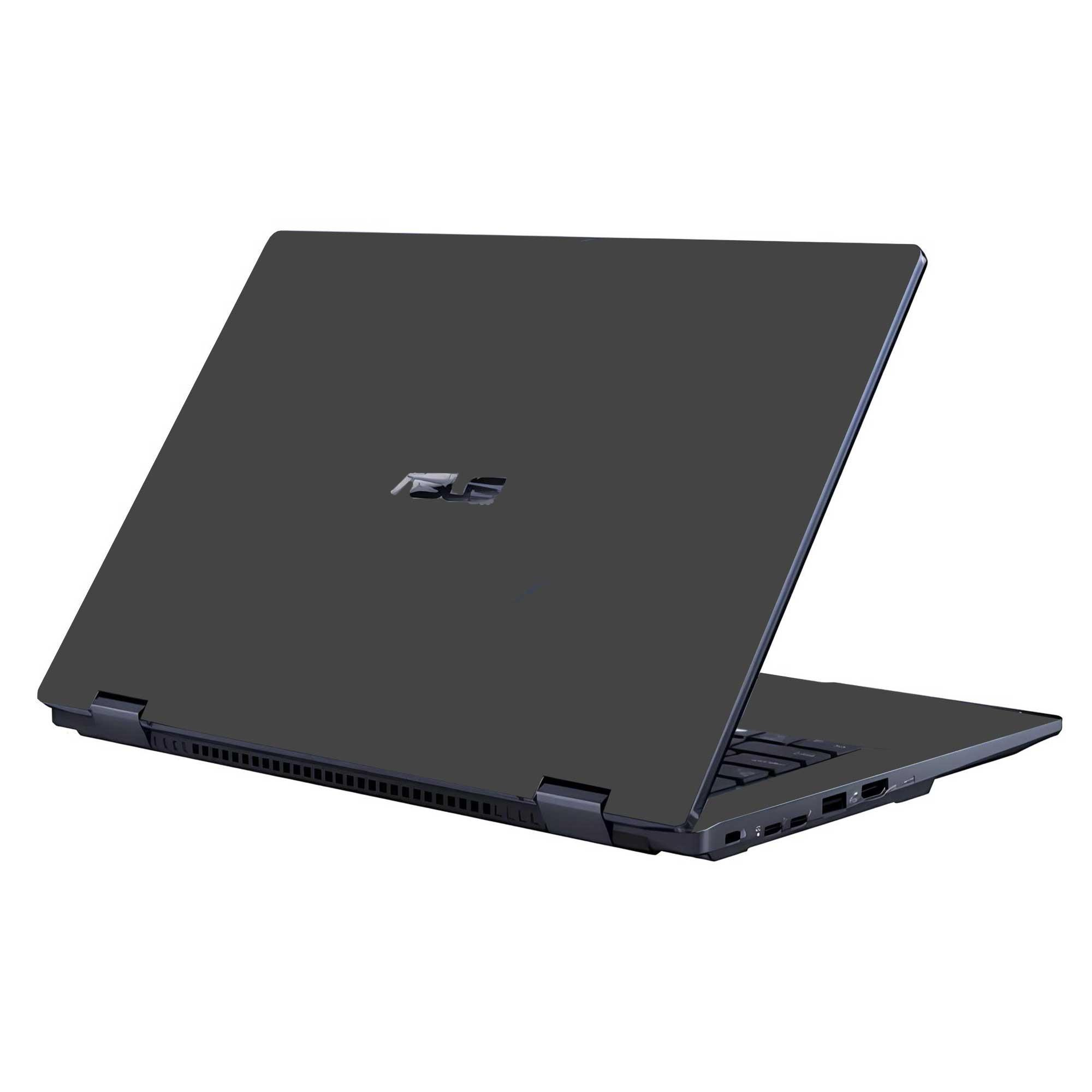 Koyu gri bir ASUS dizüstü bilgisayar açık, klavye ve bağlantı noktalarını gösteriyor. Arka plan beyaz.