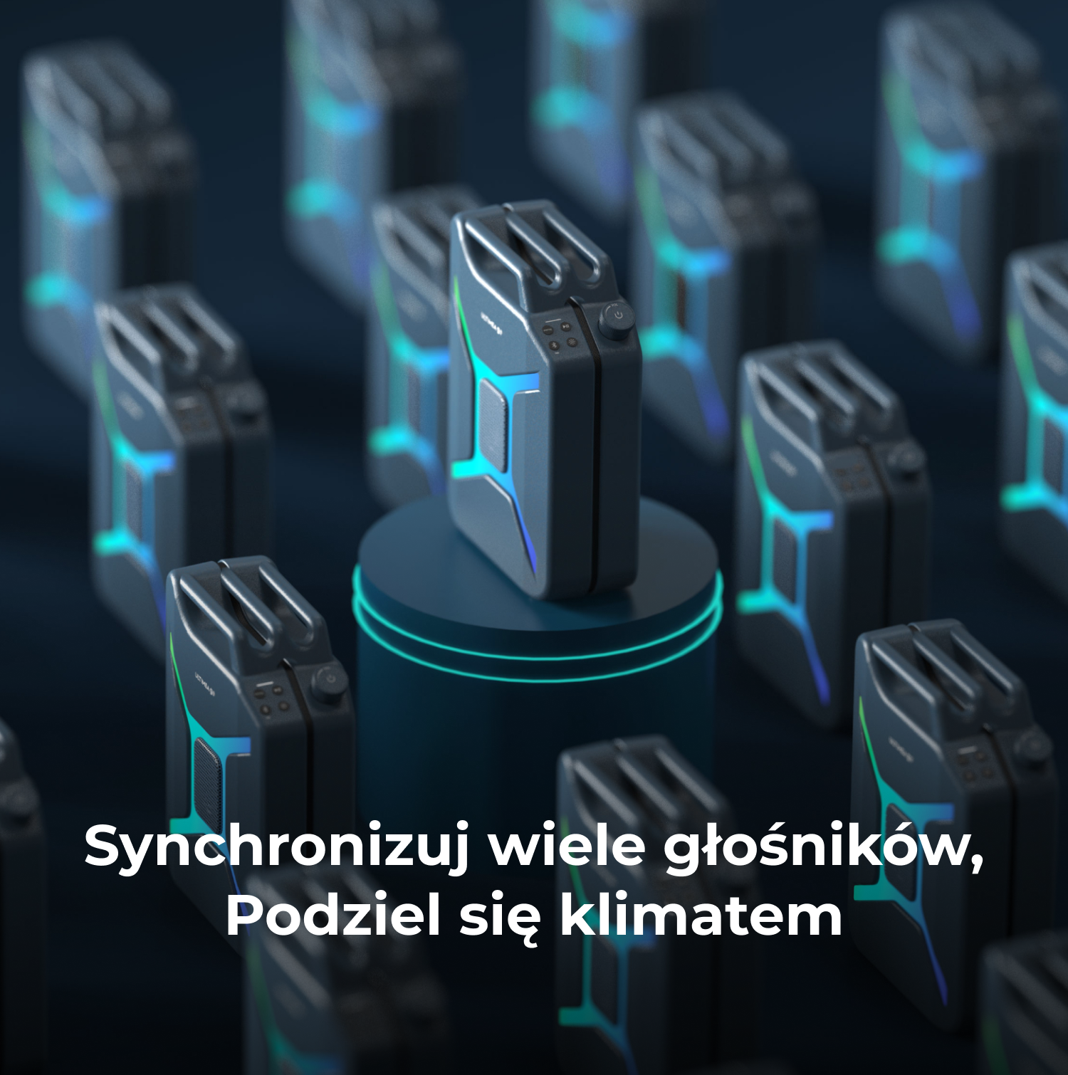 Kilka futurystycznych głośników, jeden na cokole, wszystkie z świecącymi niebieskimi i zielonymi akcentami. Ciemne tło i tekst na dole.