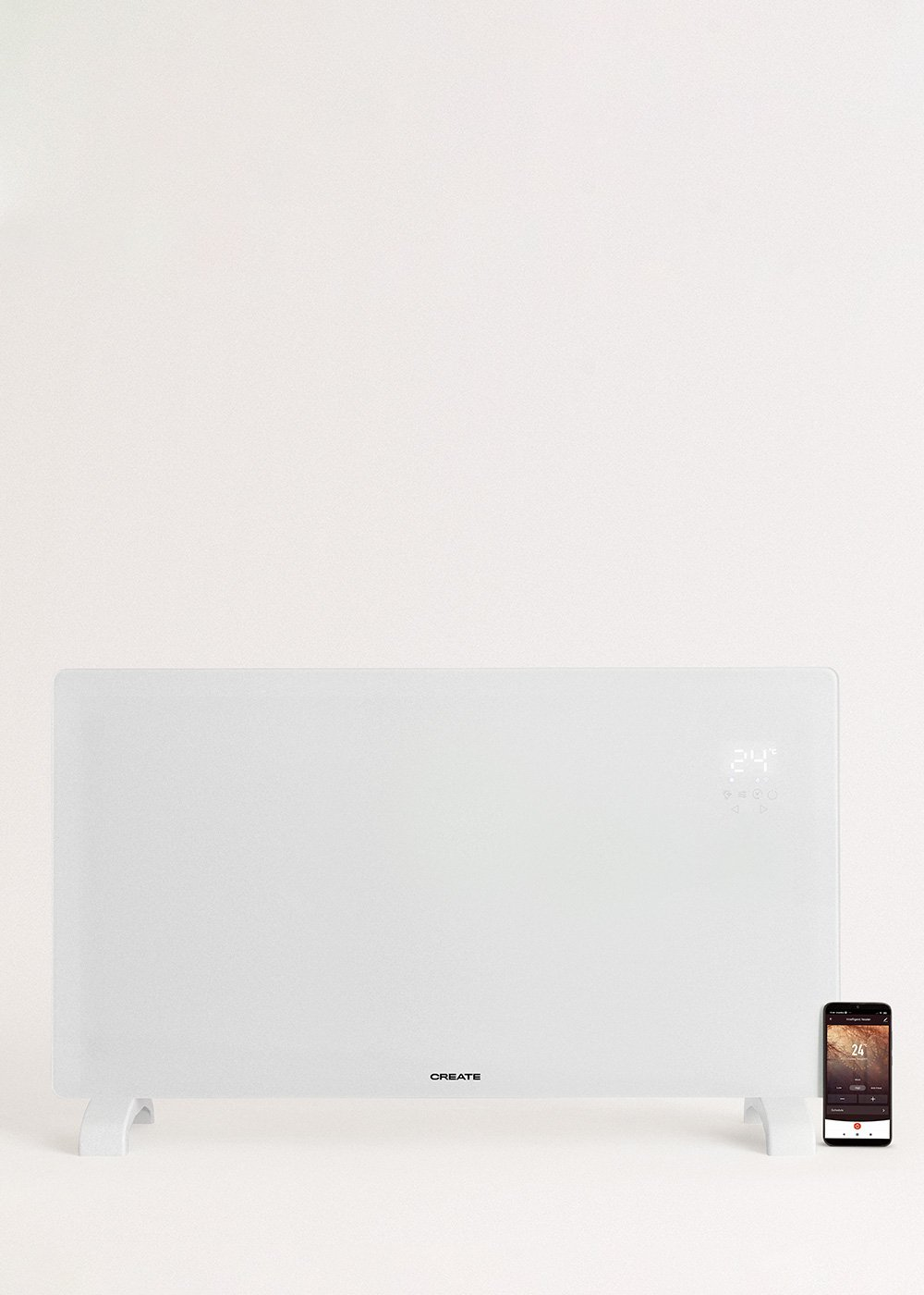Calentador eléctrico blanco con pantalla digital que muestra 24 grados. Un smartphone muestra la misma temperatura.