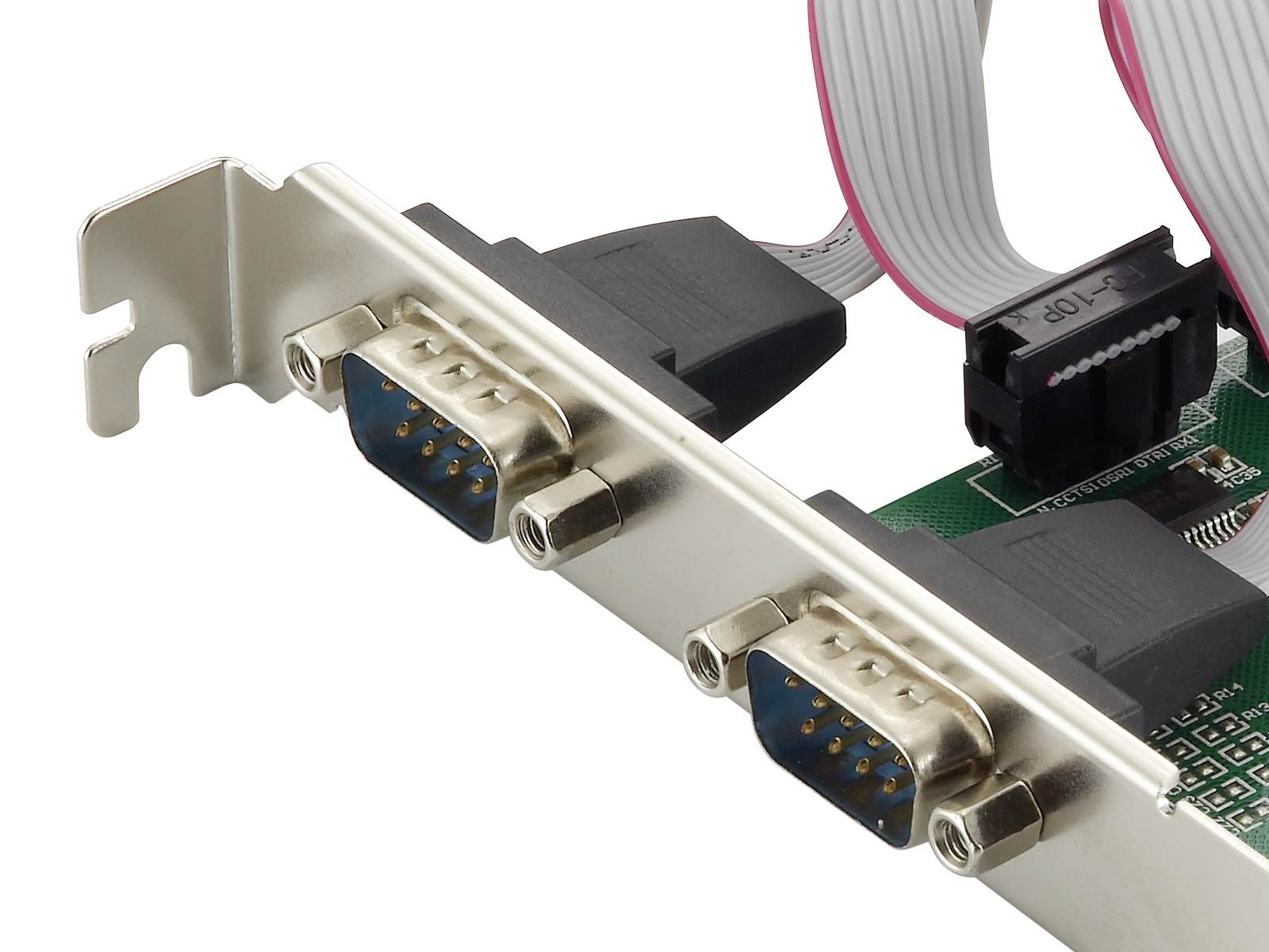 Una tarjeta de computadora con dos conectores azules, conectores negros y un cable plano.