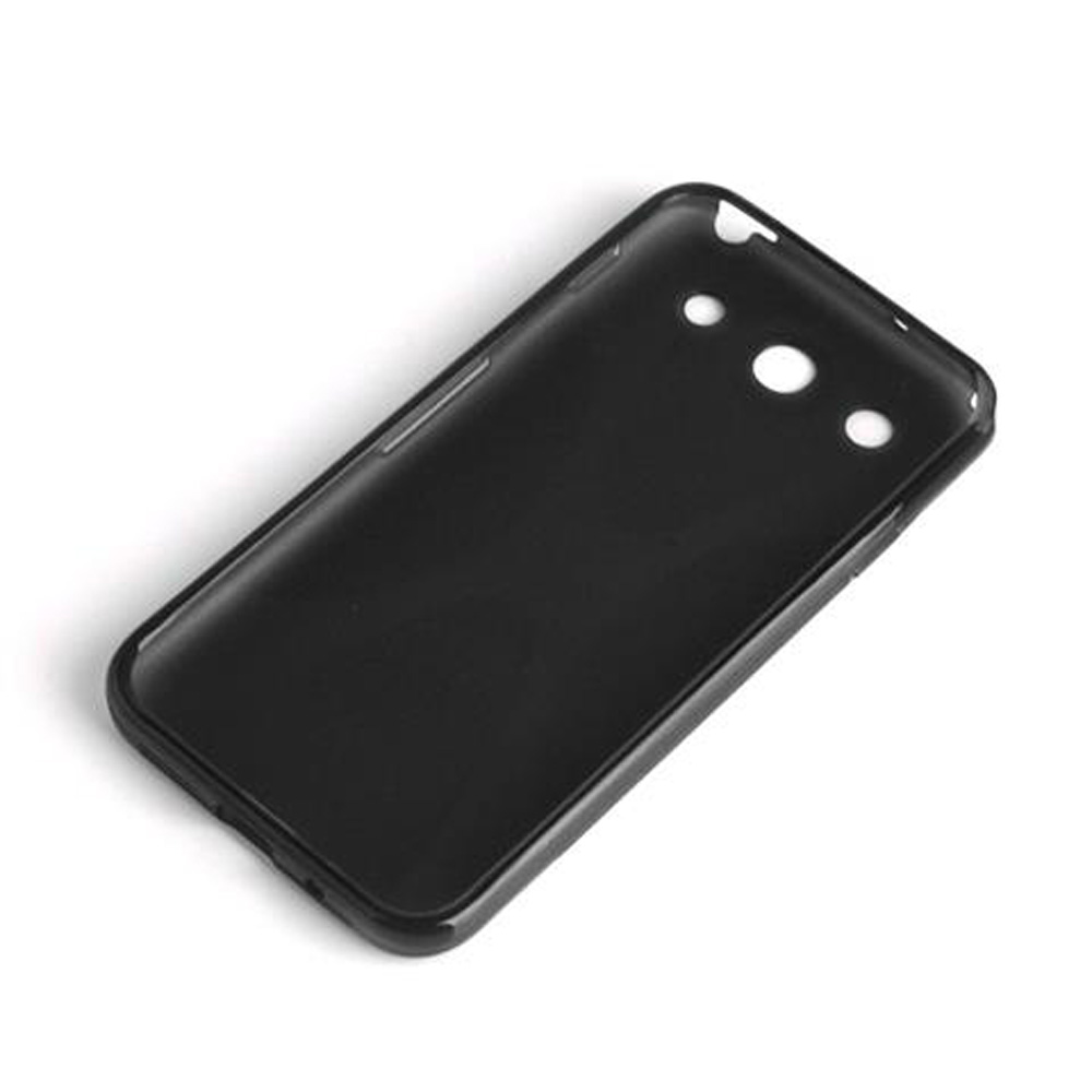 Una custodia nera per telefono è appoggiata leggermente angolata su uno sfondo bianco. Ha ritagli per la fotocamera e altre funzioni.