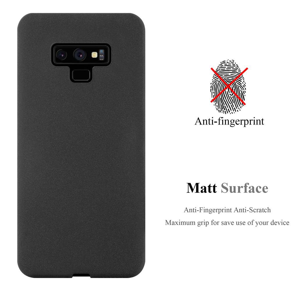 Una custodia nera per telefono con ritaglio per fotocamera, testo anti-impronta e impronta barrata di rosso.