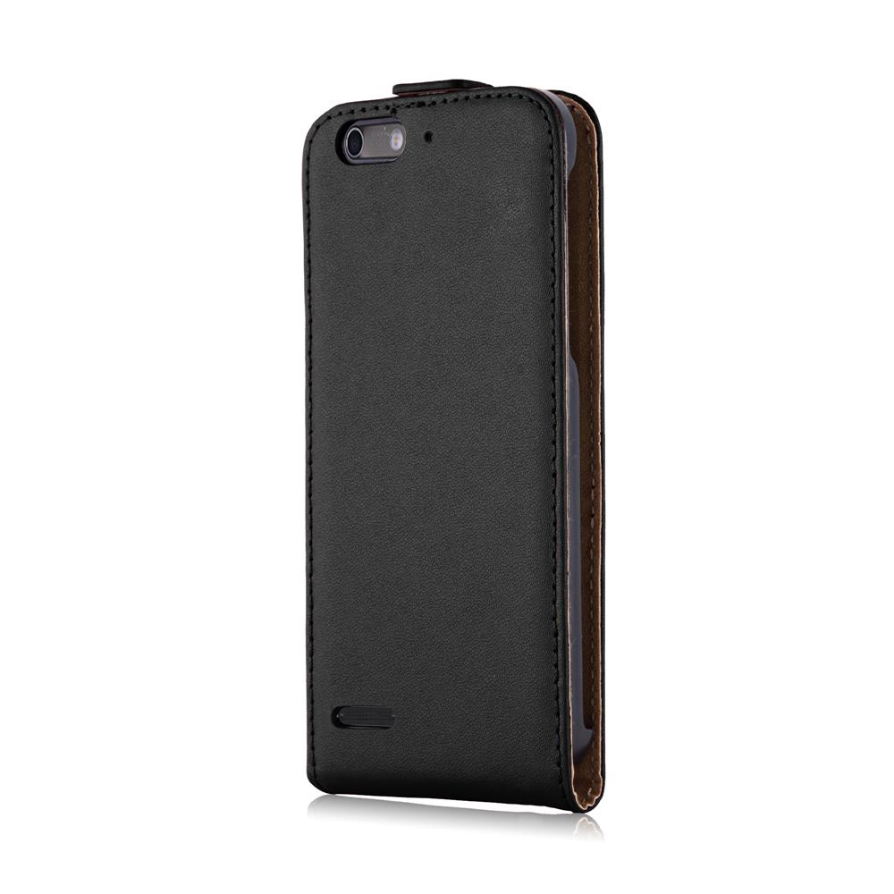 Se muestra una funda de teléfono de cuero negro, ligeramente abierta. La funda tiene un orificio para la cámara y un forro interior marrón.