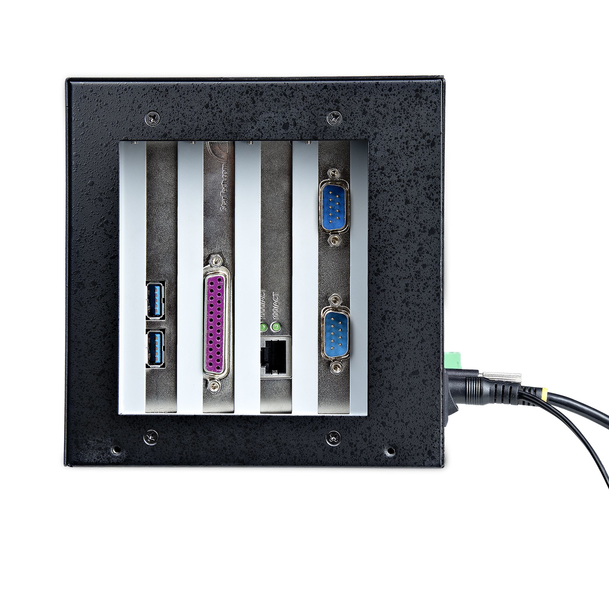 Una caja metálica negra con varios puertos: USB, paralelo, Ethernet y serie. Cables conectados en el lado derecho.