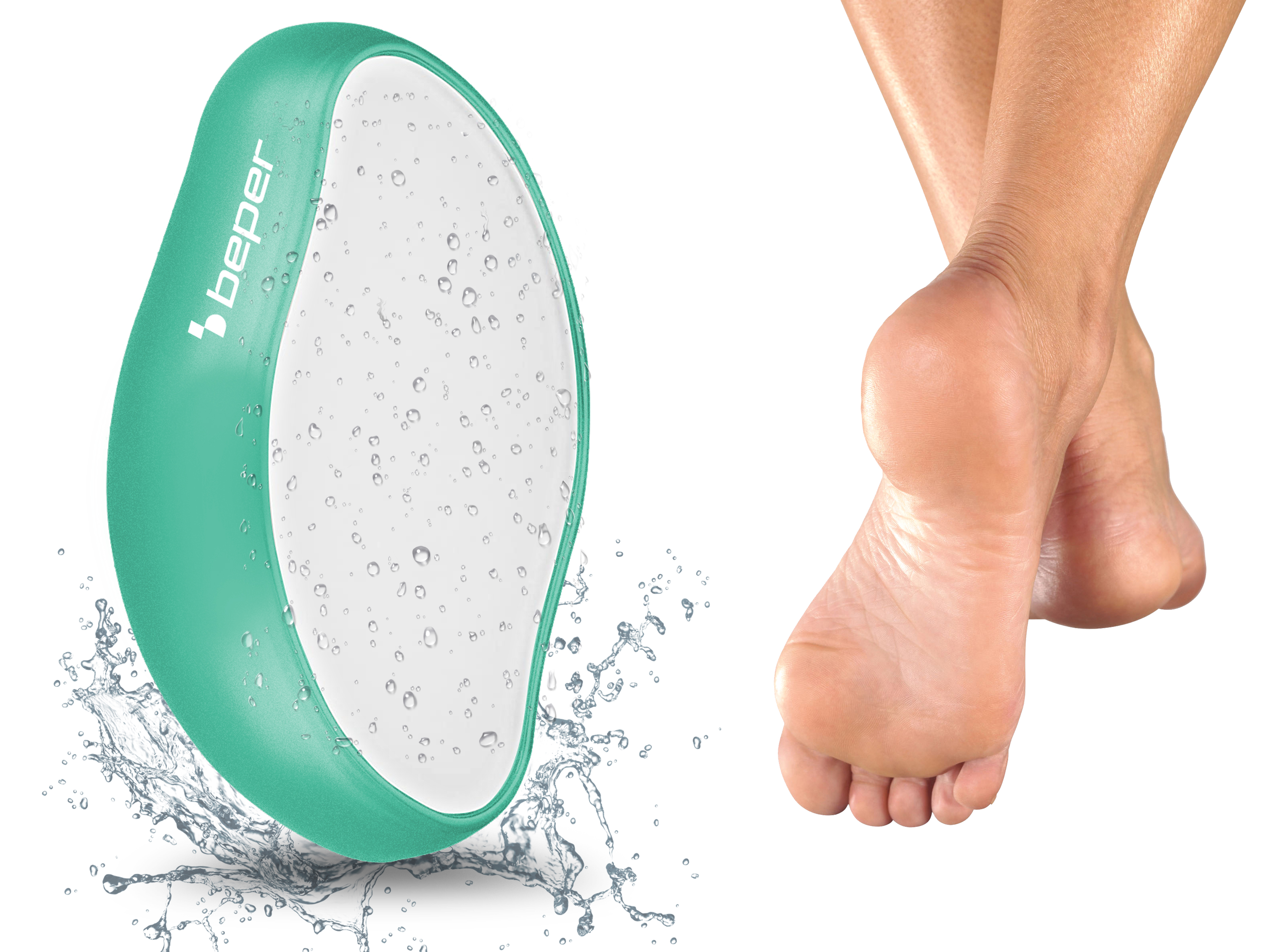 Un esfoliante per piedi e piedi. L'esfoliante è verde e bianco, con acqua che schizza intorno.