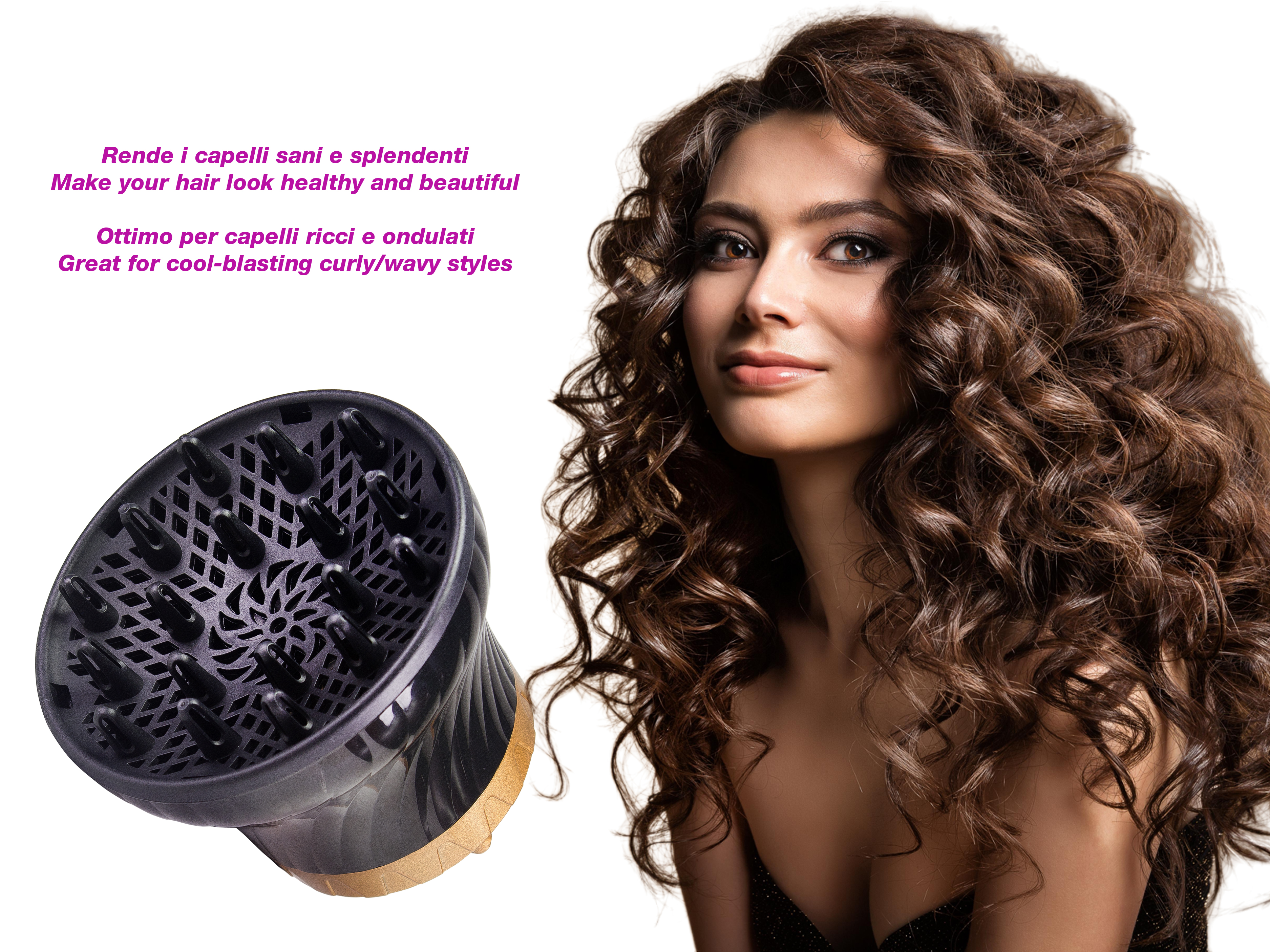 Donna con capelli ricci accanto a un asciugacapelli. Testo: Rendi i tuoi capelli sani e belli. Ottimo per ricci.