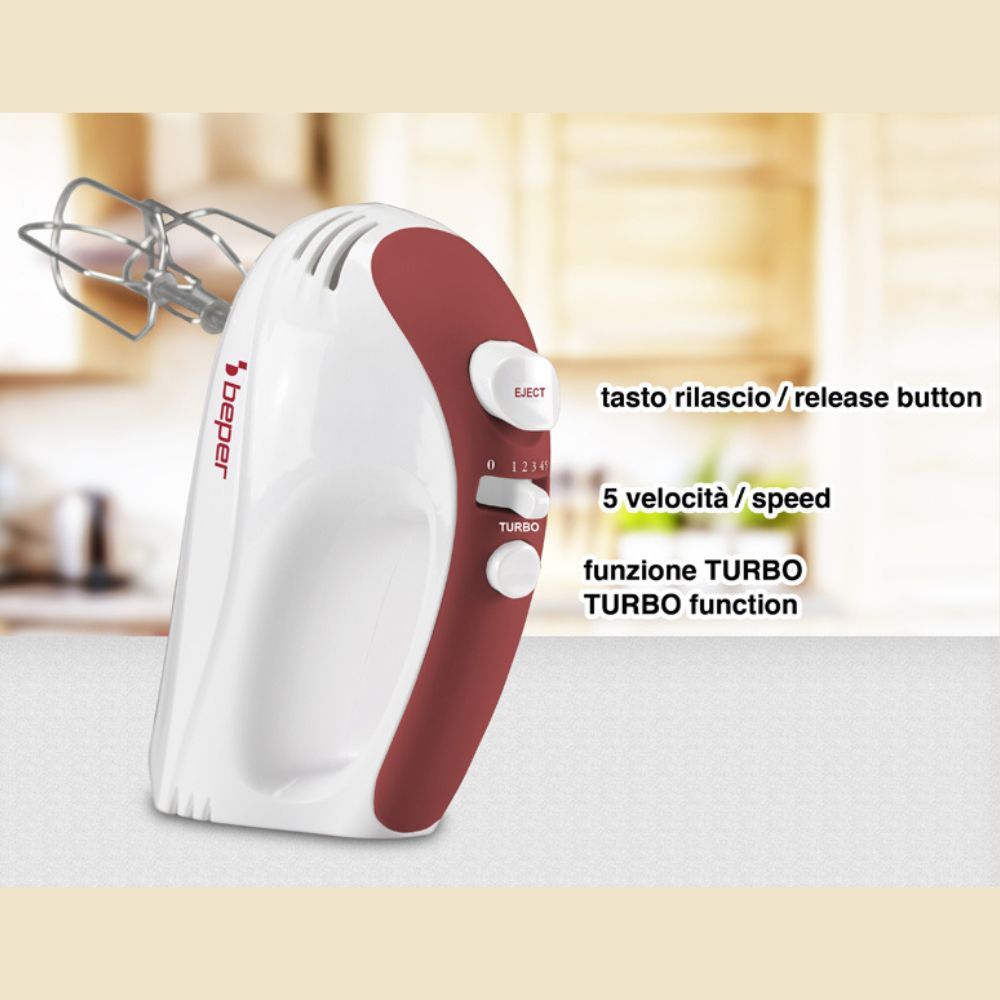 Un frullatore a mano bianco e bordeaux con impostazioni di velocità e funzione turbo. Il marchio è 'beper'.