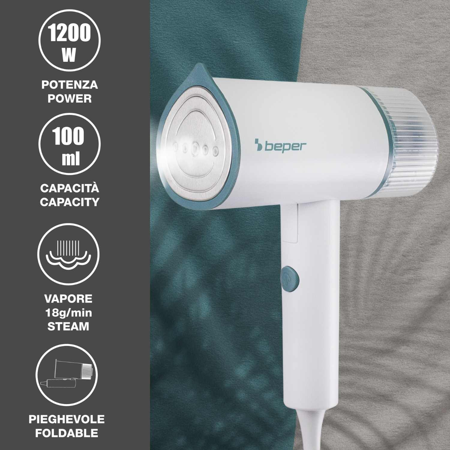 Un vaporizzatore per indumenti portatile bianco e verde acqua. Ha etichette di testo che indicano potenza, capacità e uscita vapore. Lo sfondo è verde acqua e grigio.