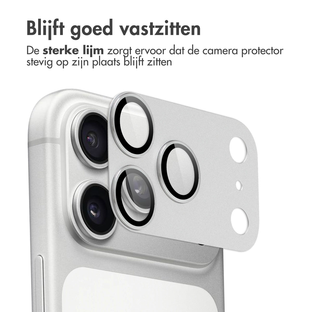 Gros plan d'un téléphone argenté avec protecteur de caméra. Le protecteur a des trous pour les lentilles et recouvre partiellement la caméra.