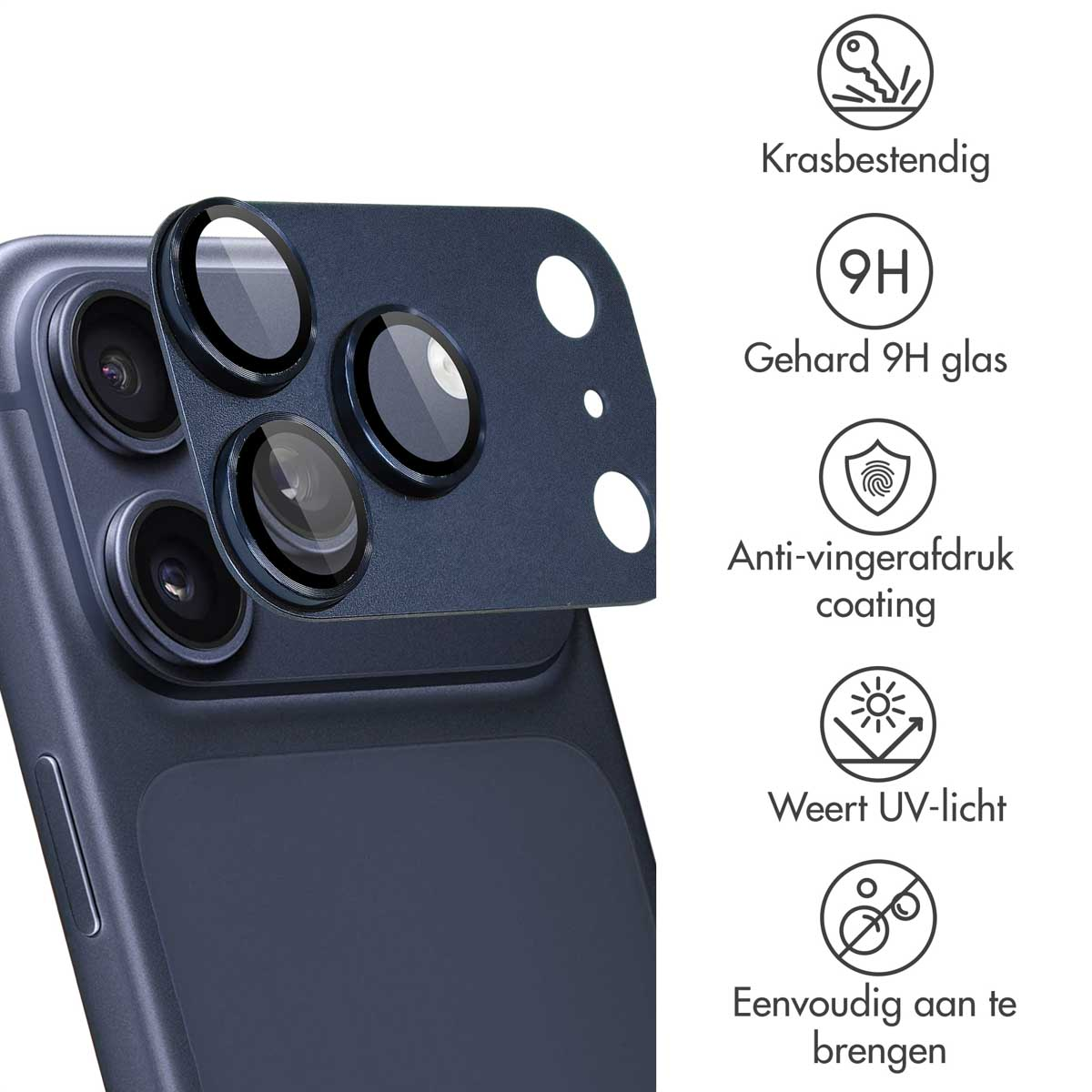 Een telefoon met een blauwe camerabeschermer. Nederlandse tekst: krasbestendig, 9H glas, anti-vingerafdruk coating, UV-licht bestendig, eenvoudig aan te brengen.