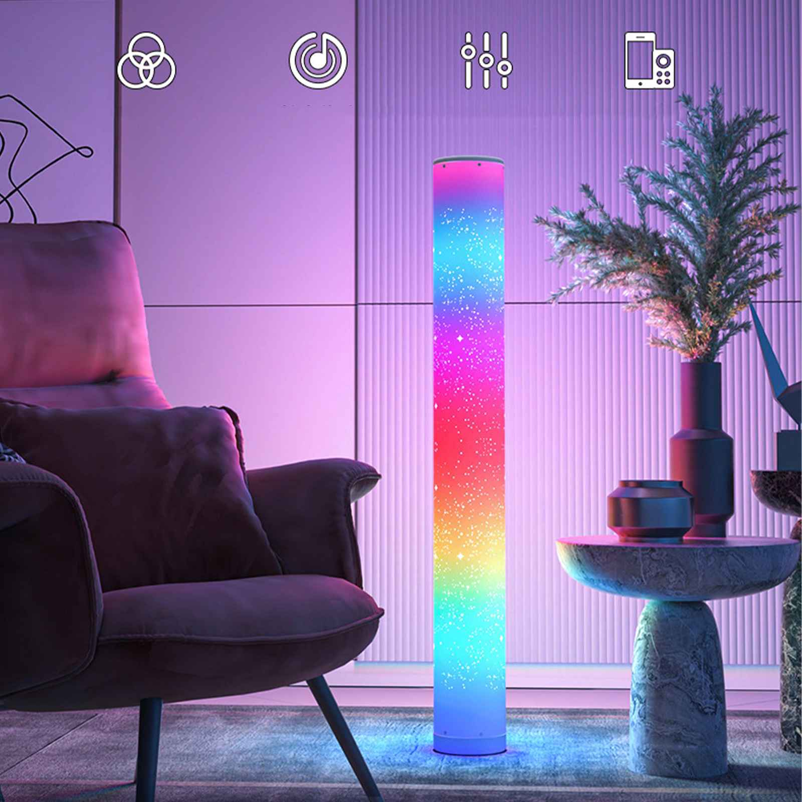 Eine bunte Stehlampe steht neben einem Stuhl und einem Tisch mit Pflanzen. Die Wand ist lila.