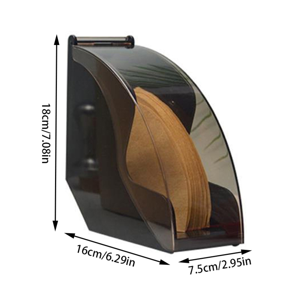 Ein klarer, angewinkelter Kaffeefilterhalter. Er hält braune Papierfilter. Die Abmessungen sind beschriftet: 18cm/7.08in, 16cm/6.29in und 7.5cm/2.95in.