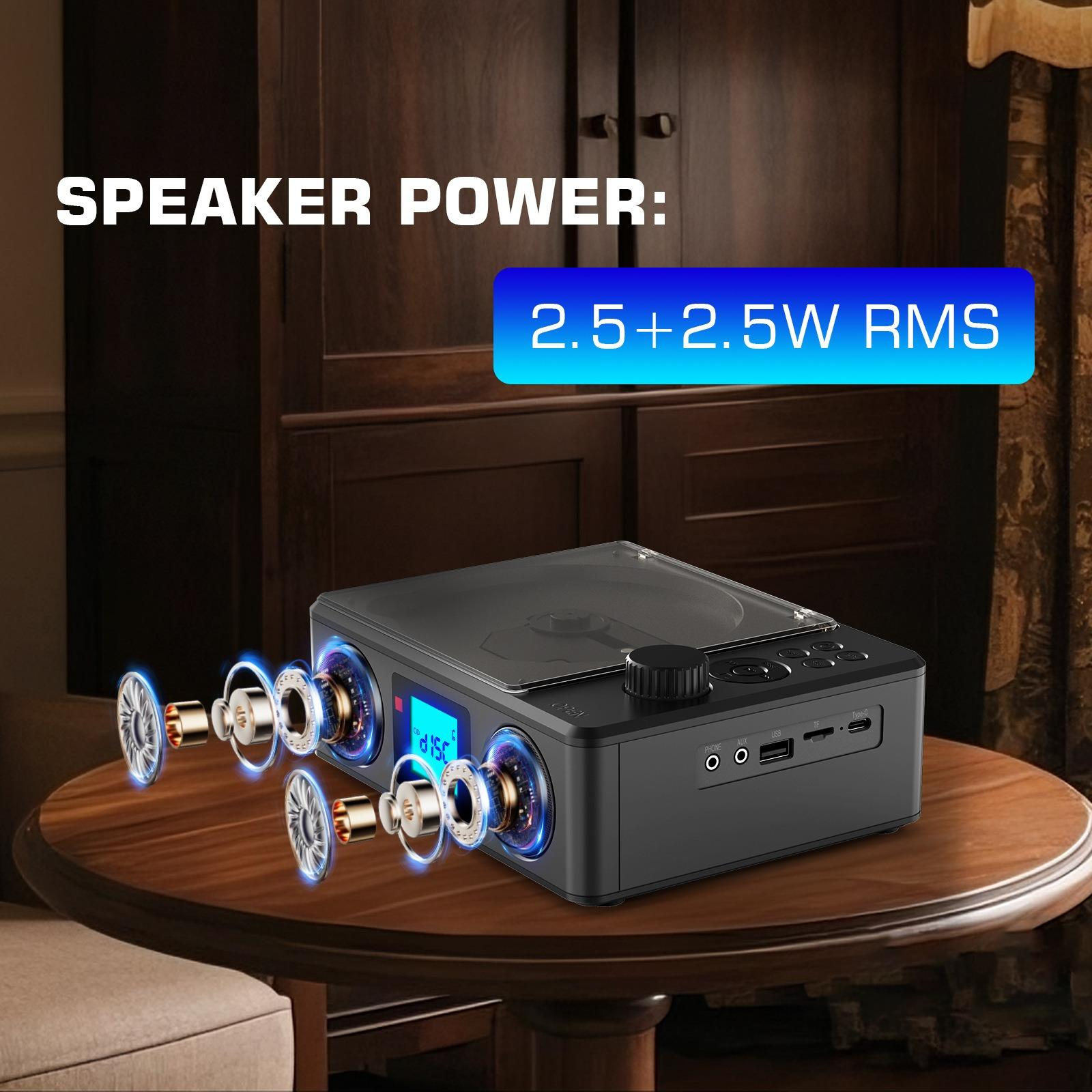 Ein schwarzer CD-Player auf einem Holztisch. Der Text „LAUTSPRECHERLEISTUNG: 2.5+2.5W RMS“ ist sichtbar.