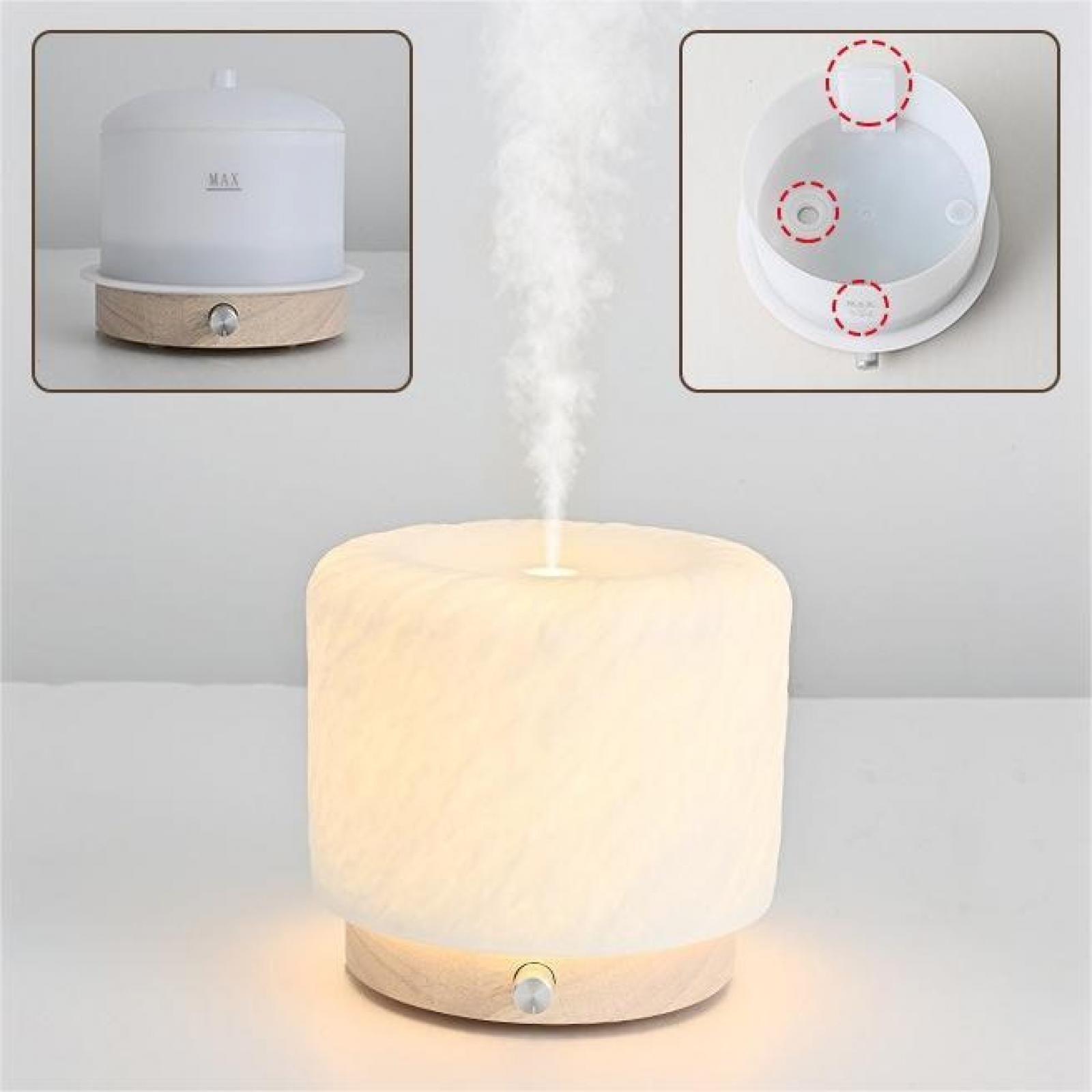 Ein weißer Diffusor mit Holzsockel. Dampf steigt auf. Zwei Einsetzbilder zeigen Details des Diffusors.