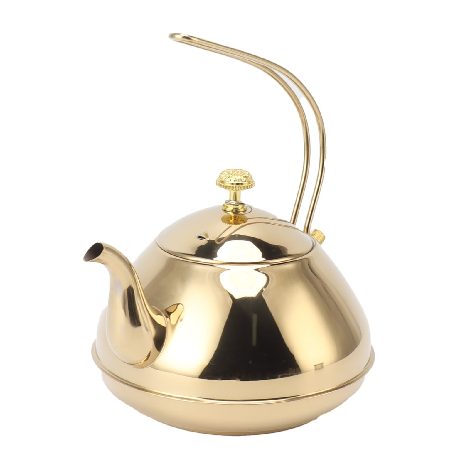 Eine goldene Teekanne mit gebogenem Griff und Knopf auf dem Deckel. Der Ausguss befindet sich auf der linken Seite, vor weißem Hintergrund.