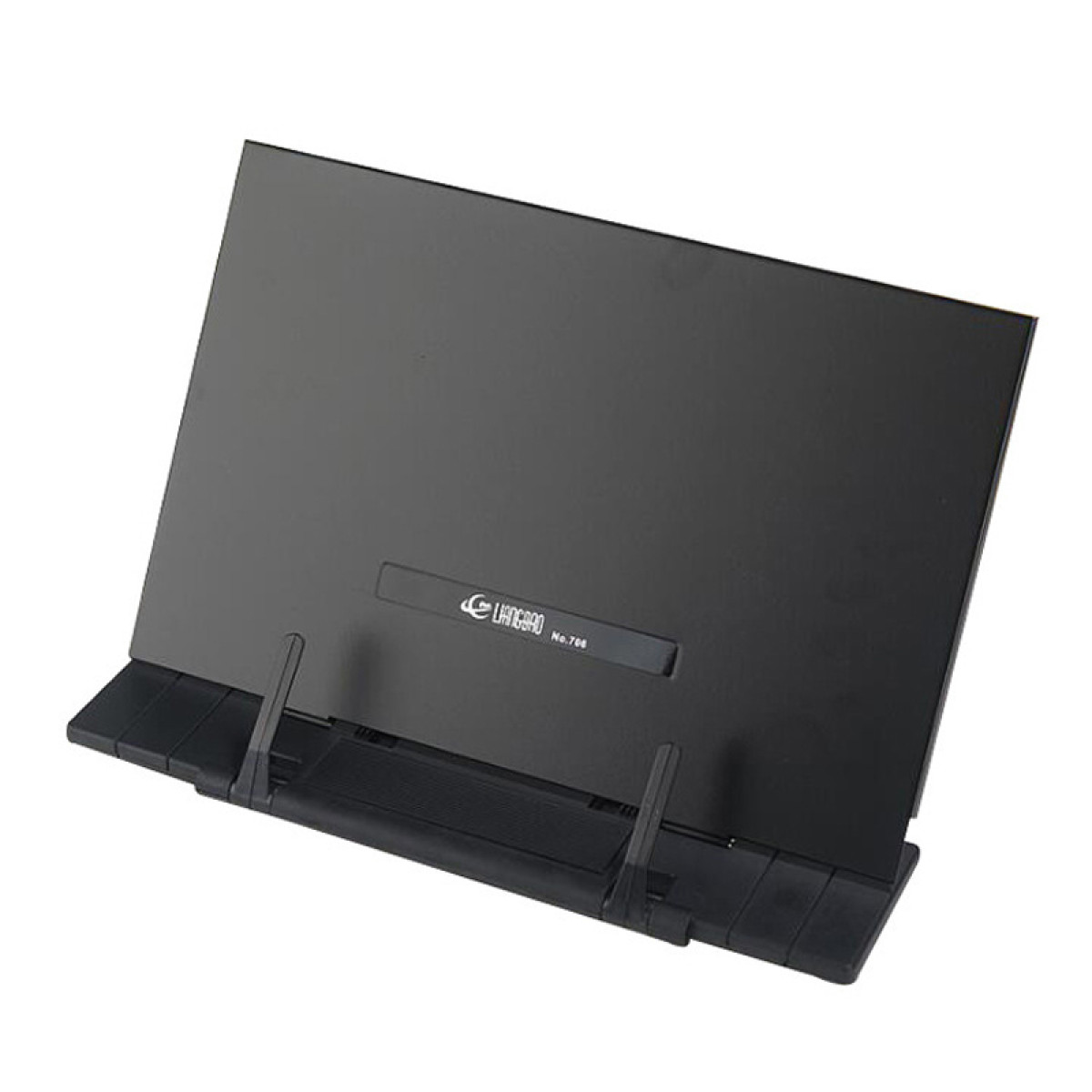 Czarny stojak na książki na białym tle. Ma płaskie plecy i półkę na książkę. Widoczna jest nazwa marki.