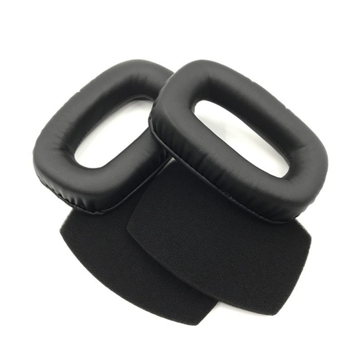 Due cuscinetti auricolari neri a forma ovale per cuffie con inserti in schiuma nera, isolati su sfondo bianco.