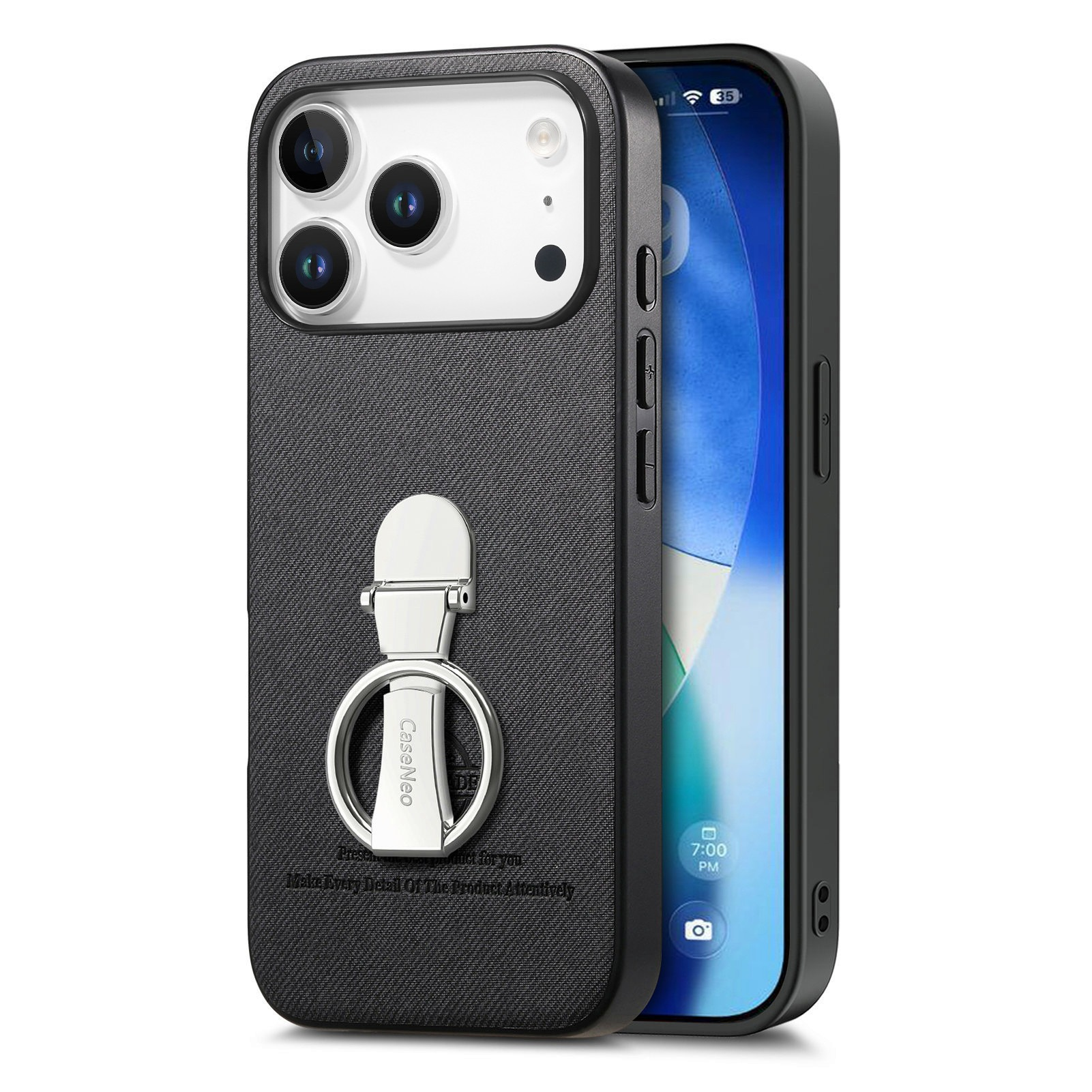 Un telefono in una custodia nera con un anello. Lo schermo mostra l'ora. Sono visibili tre lenti della fotocamera.