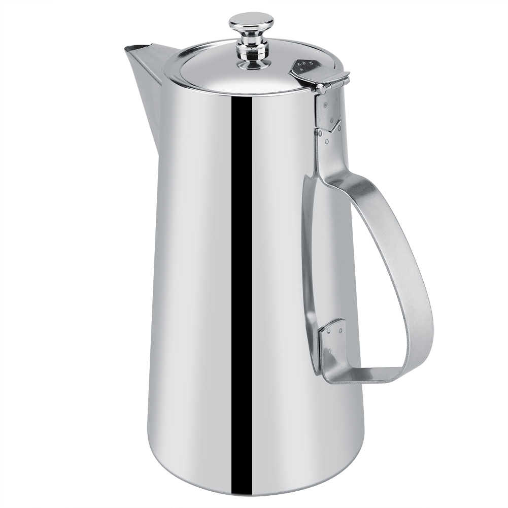 Eine glänzende silberne Kaffeekanne mit schwarzem Streifen, Griff und Deckel. Sie steht auf weißem Hintergrund.