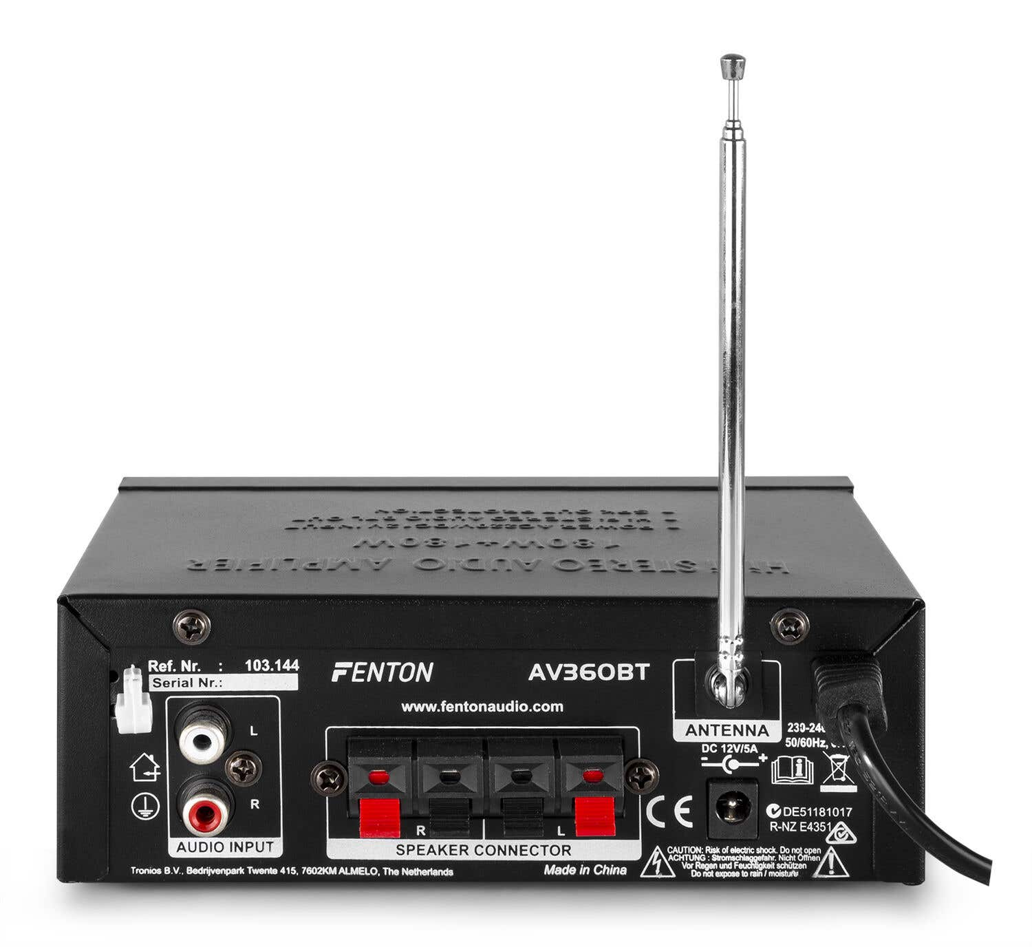 Amplificador de audio negro con antena. Tiene puertos de entrada de audio y conector de altavoz. La marca FENTON es visible.