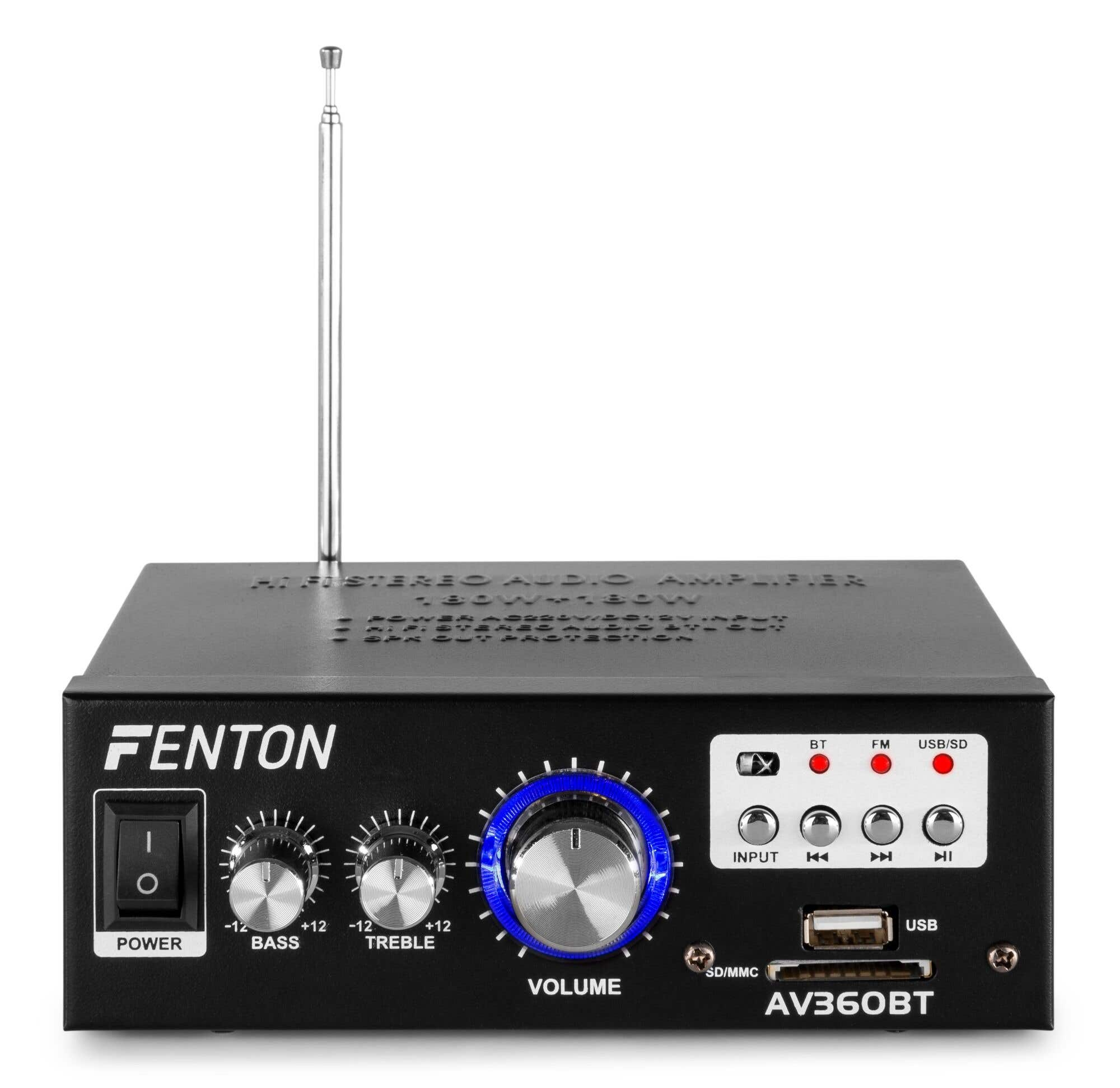Amplificador de audio negro con antena plateada, perillas, botones y puerto USB. La marca FENTON es visible.
