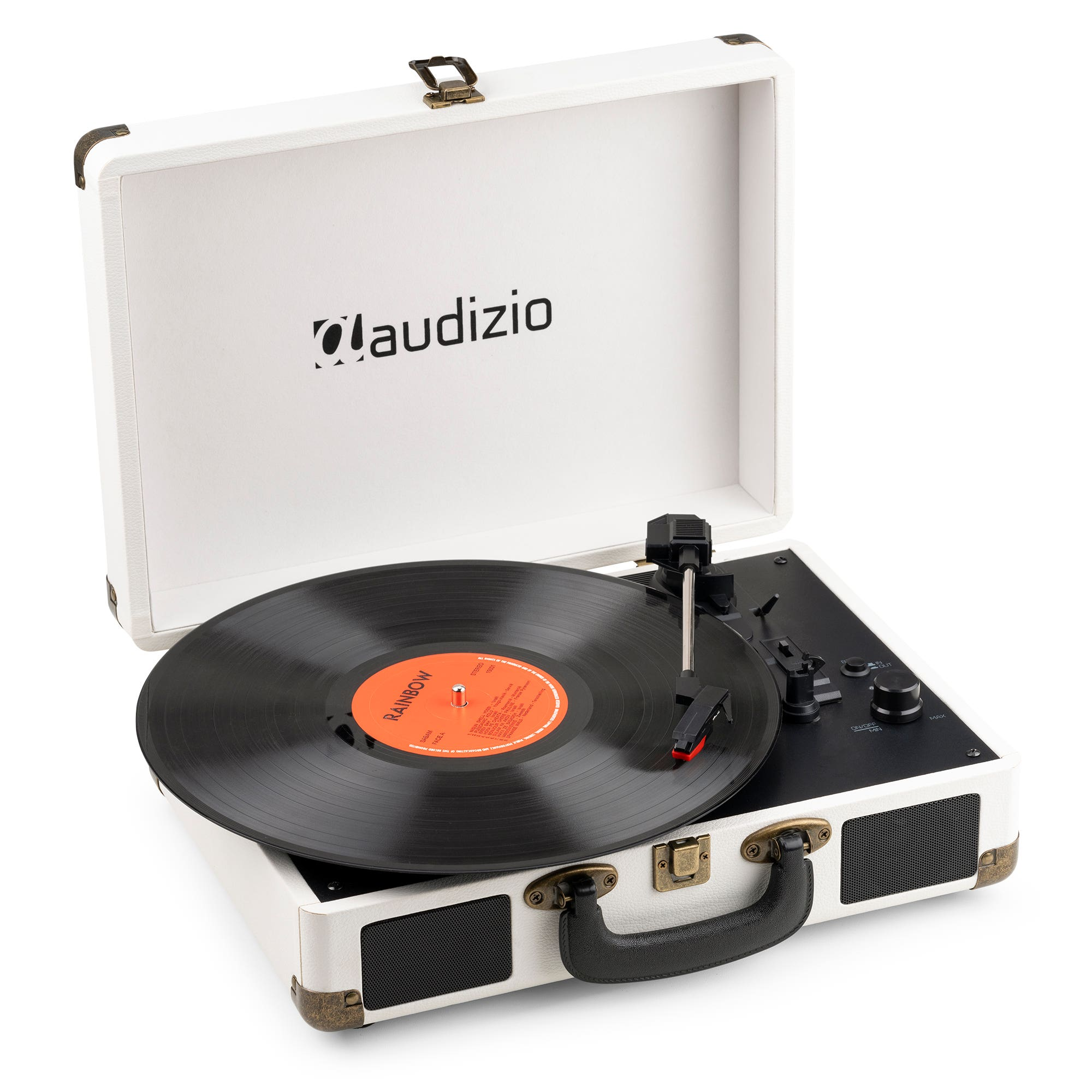 Un tocadiscos blanco con un disco de vinilo negro reproduciéndose. La tapa está abierta. La marca es visible.
