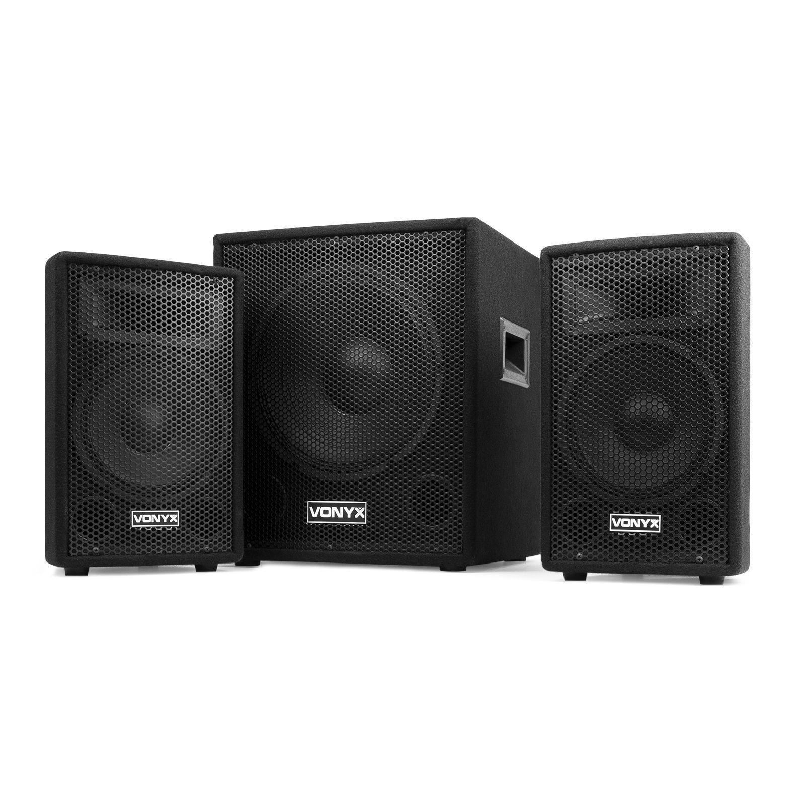 Trois enceintes noires Vonyx sur fond blanc. Un grand caisson de basses est flanqué de deux enceintes plus petites.
