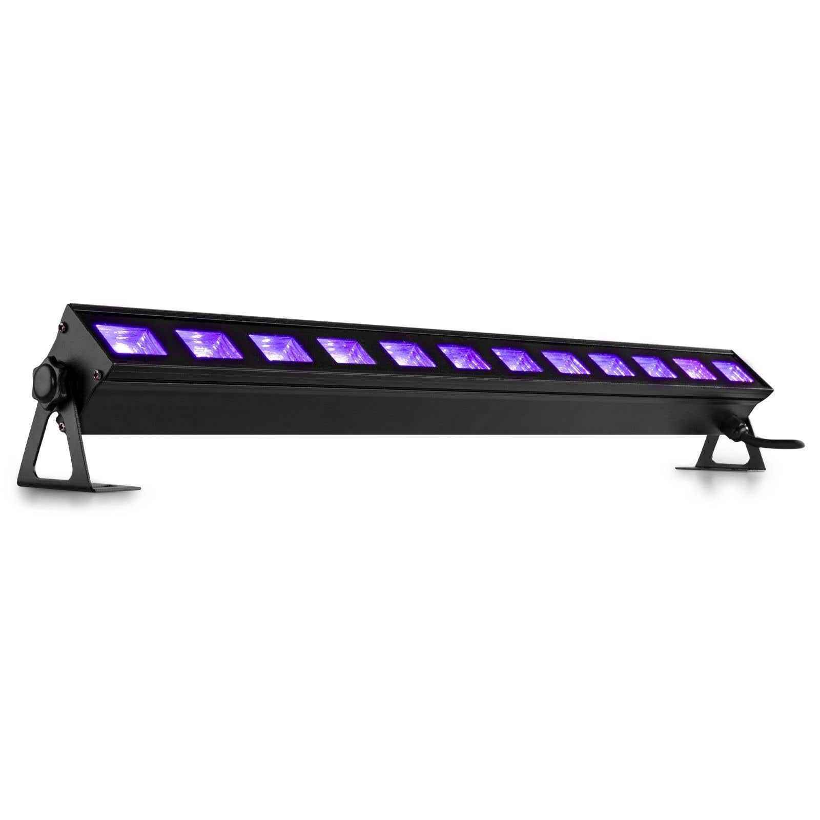 Una barra de luz negra con luces moradas. Tiene forma rectangular con un soporte en cada extremo. Fondo blanco.
