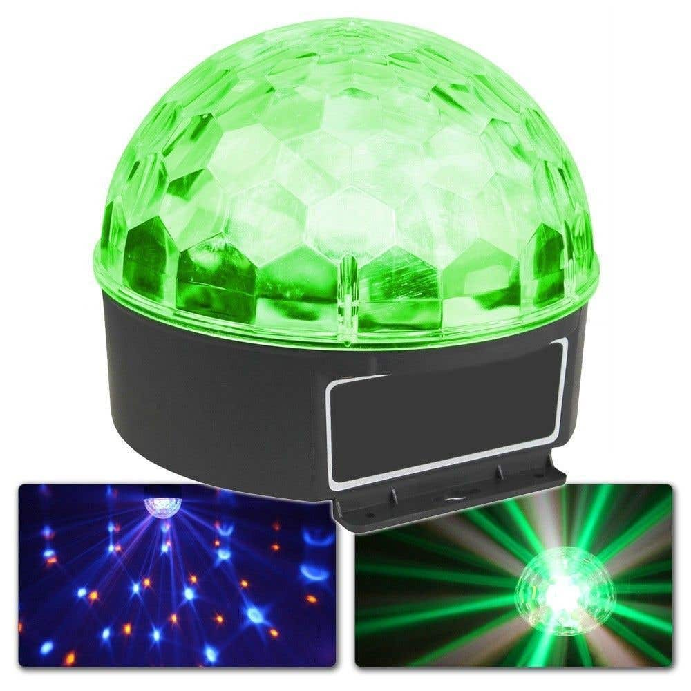 Una bola de discoteca verde con base negra. Dos imágenes más pequeñas debajo muestran efectos de luz: azul y naranja, y rayos verdes radiales.