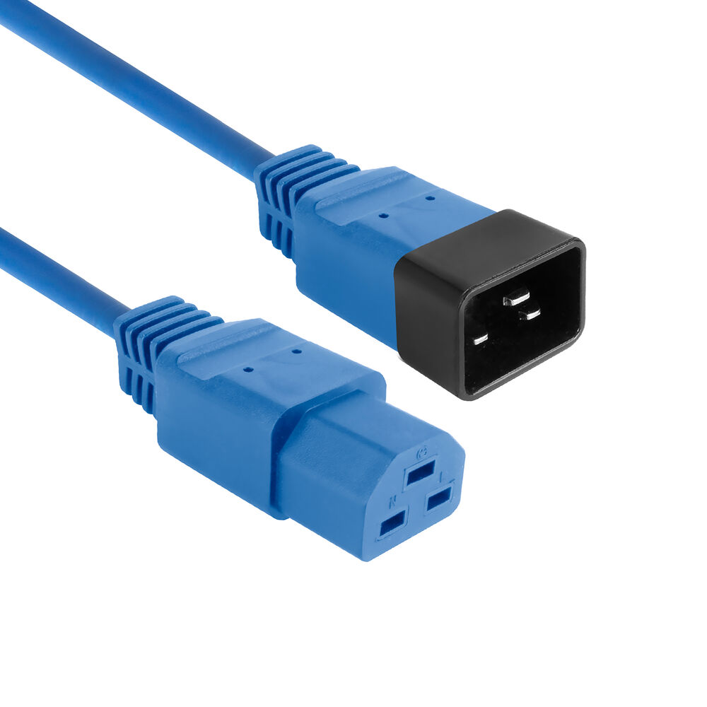 Ein blaues Netzkabel mit zwei Enden. Ein Ende ist schwarz, das andere blau. Der Hintergrund ist weiß.
