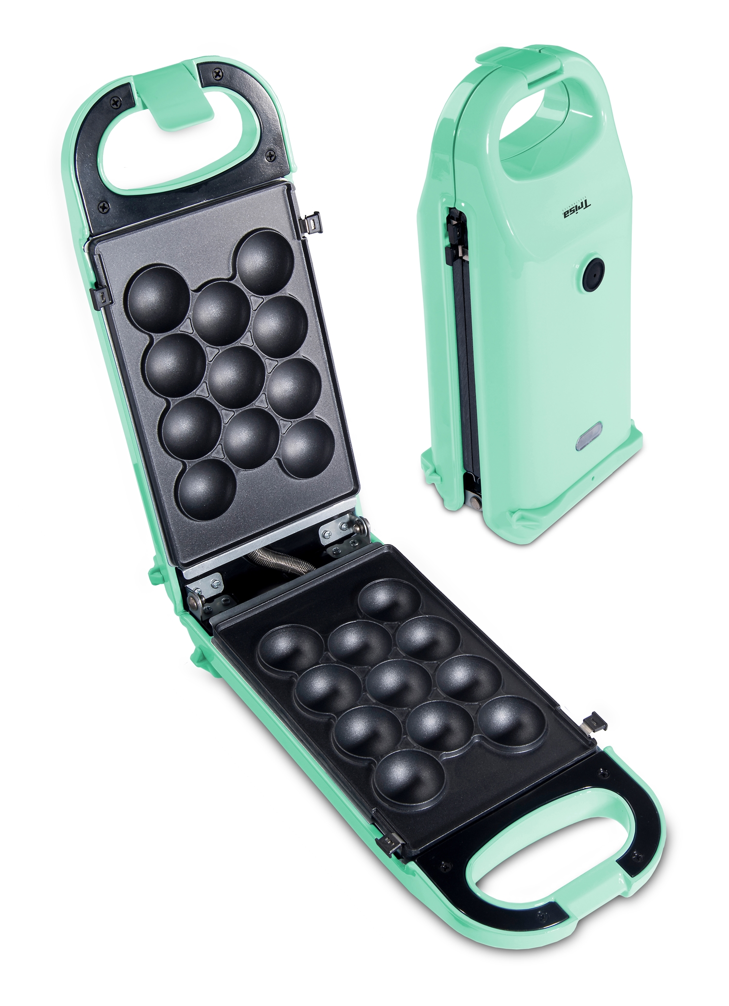 Macchina per Takoyaki verde menta. Aperta, mostra le superfici di cottura con stampi circolari. Macchina chiusa a destra. Sfondo bianco.