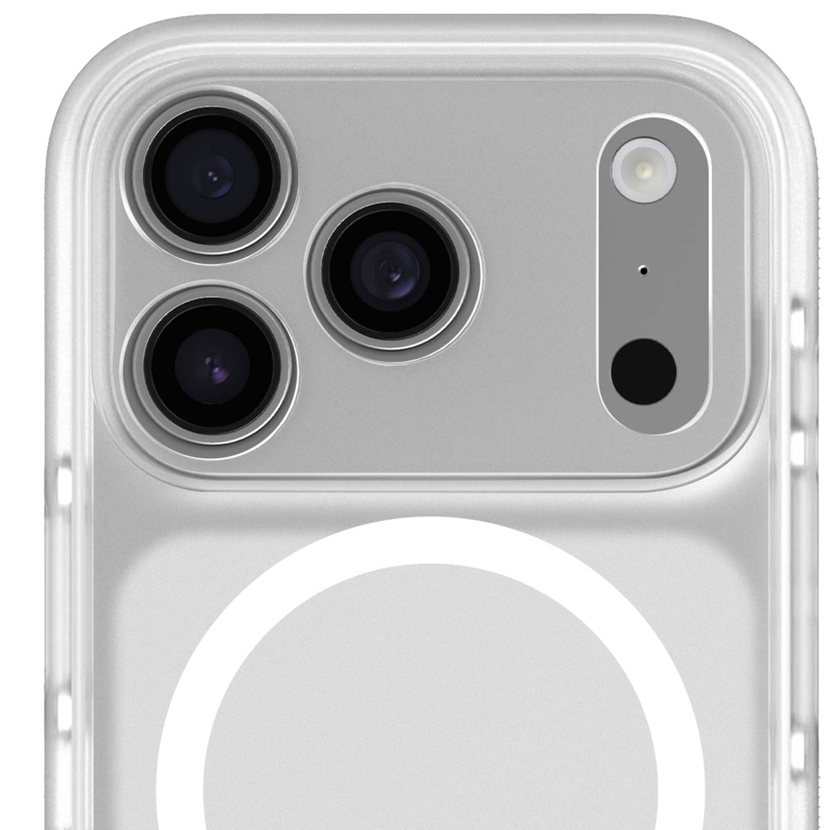 Primo piano del modulo fotocamera di un telefono con tre lenti e un flash. Il telefono è in una custodia trasparente con un design circolare bianco.