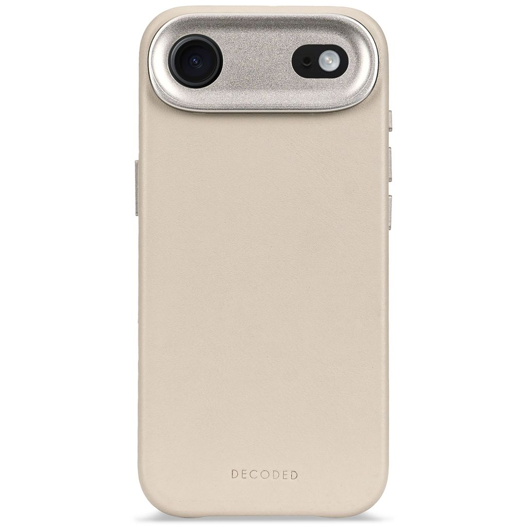Beige Handyhülle mit silbernem Kameradetail. Das Wort 'DECODED' steht unten.