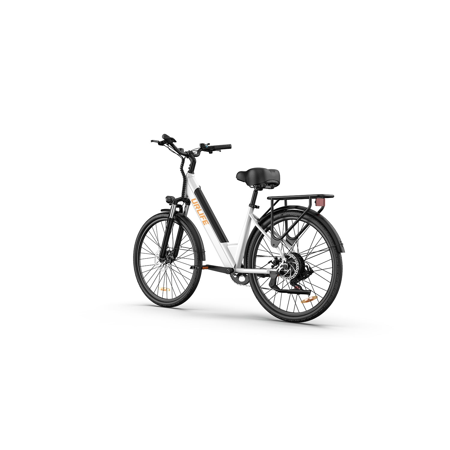 Ein weißes und schwarzes Elektrofahrrad auf weißem Hintergrund. Es hat schwarze Reifen, einen schwarzen Sattel und einen Gepäckträger.