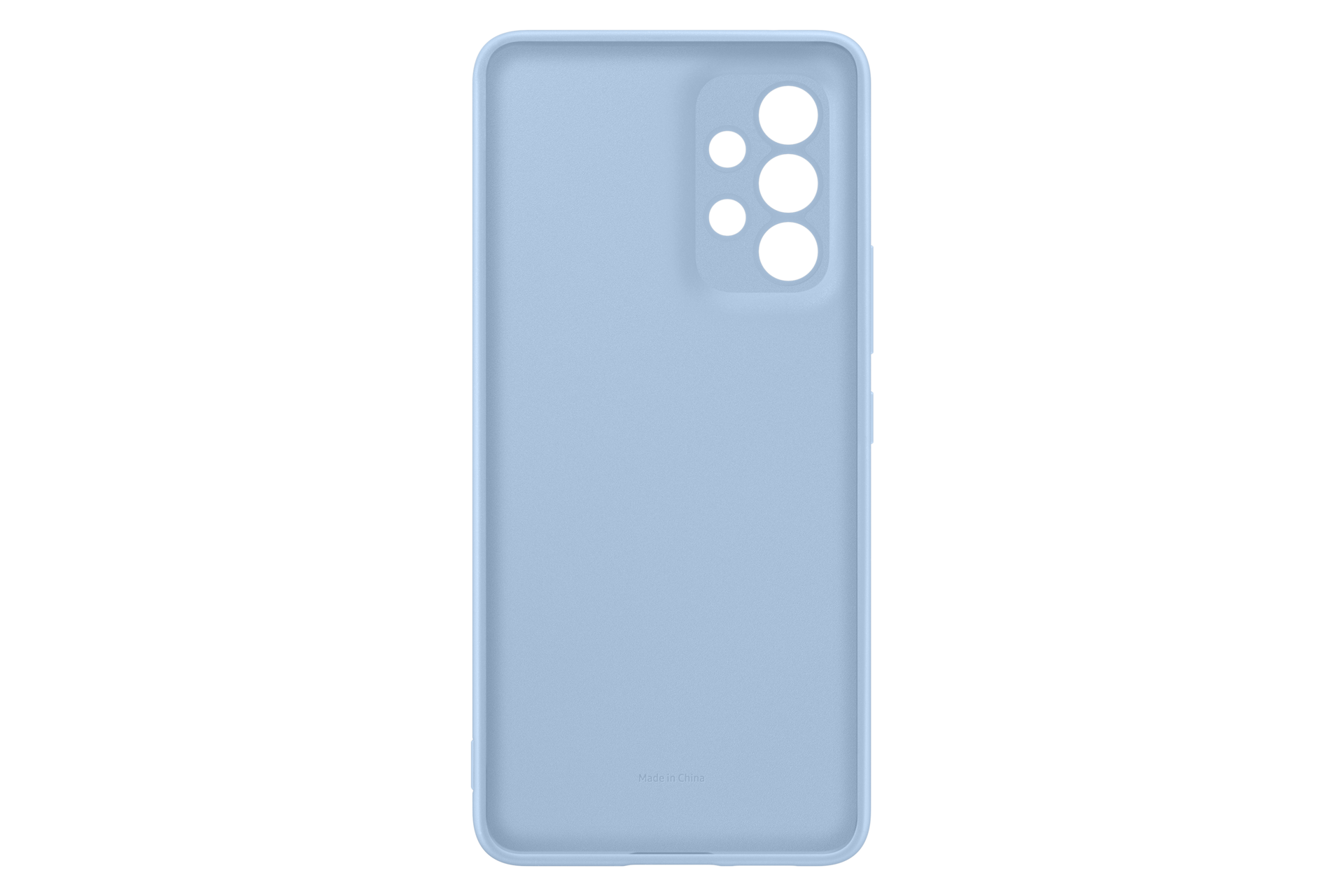 Una custodia per telefono azzurra con fori per fotocamera è centrata su sfondo nero. La custodia ha la scritta 'Made in China'.