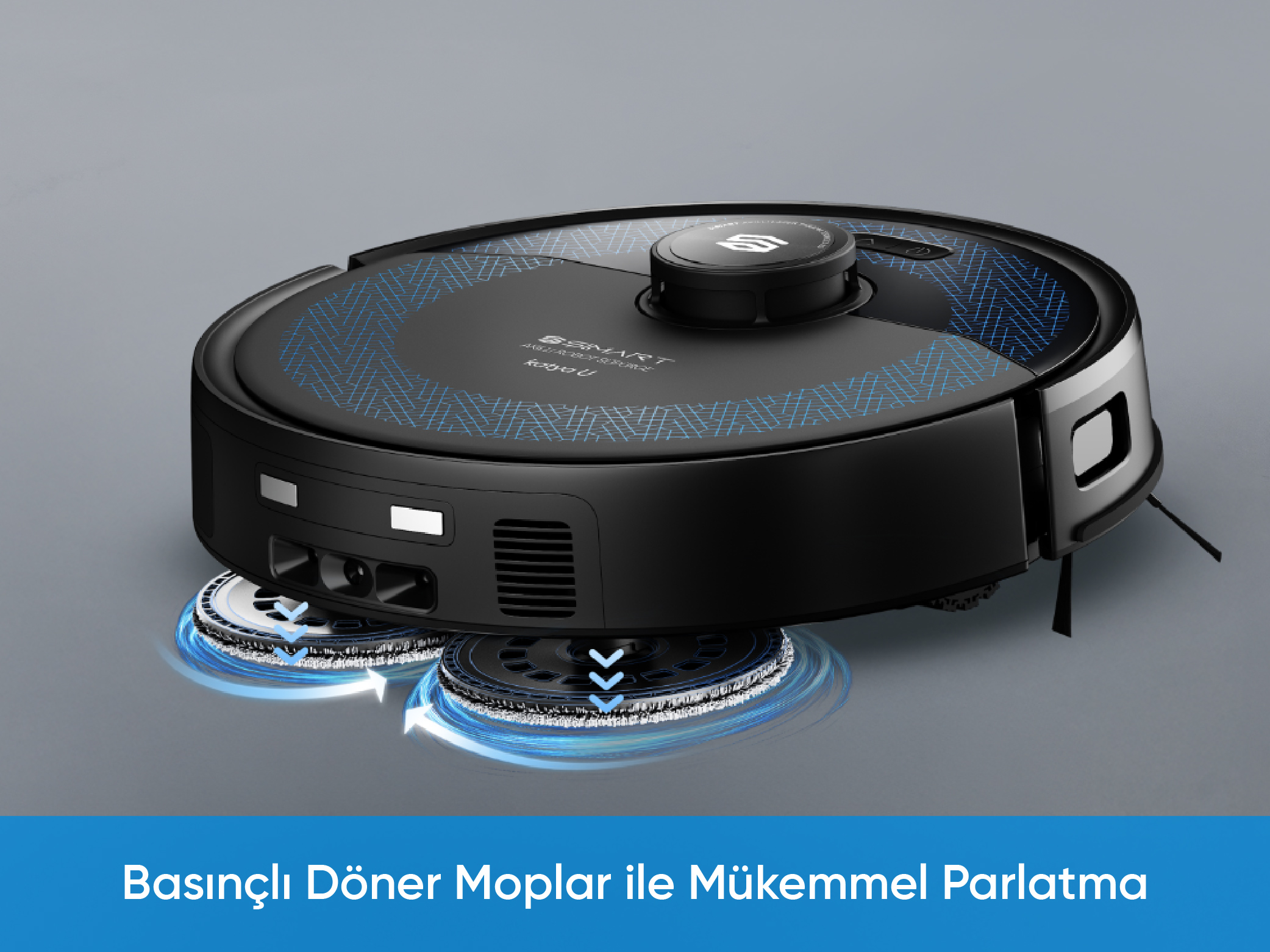 Mavi detaylara sahip siyah robot süpürge bir yüzeyi temizliyor. Oklar temizleme hareketini gösteriyor.