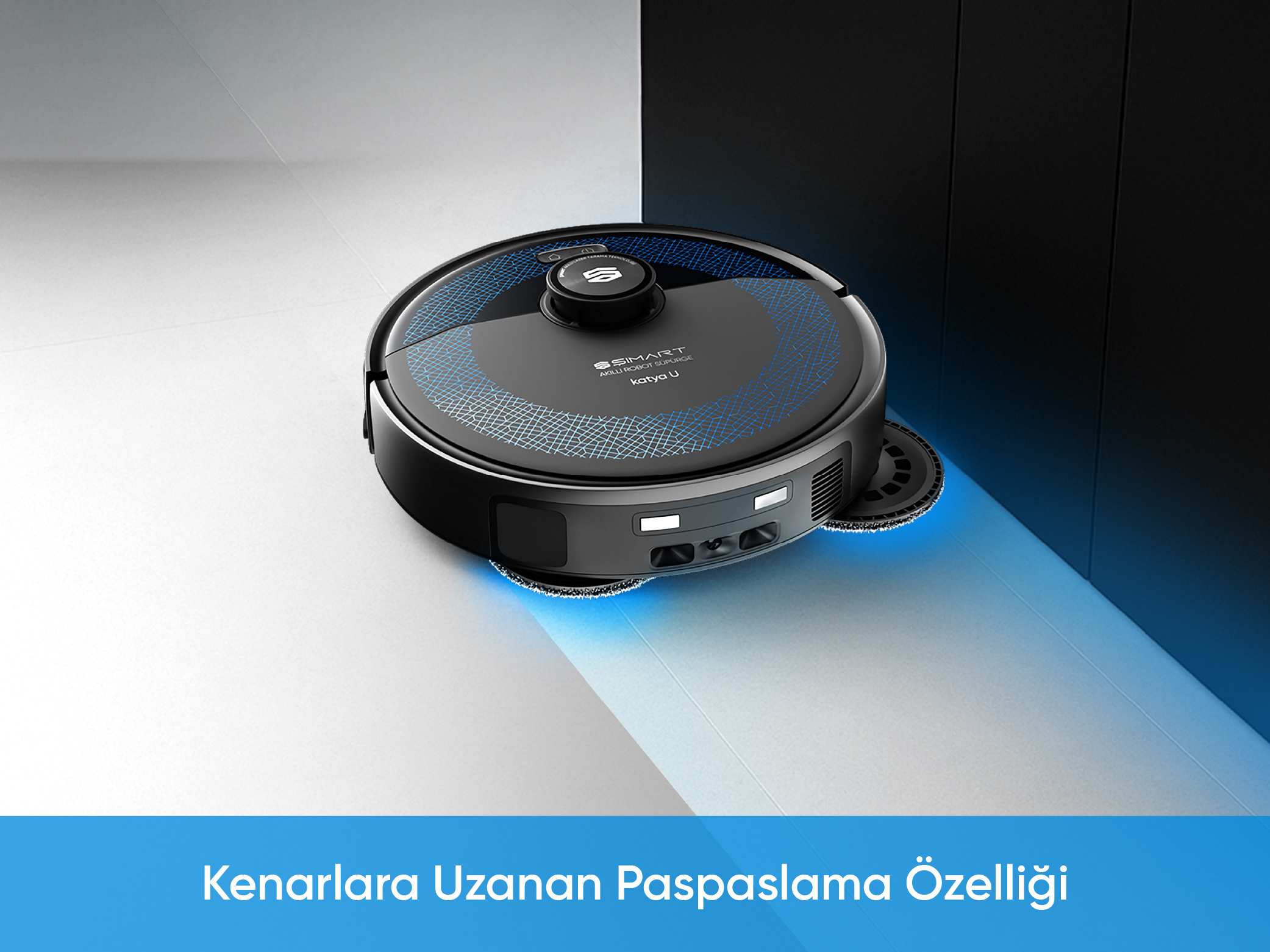 Beyaz bir zeminde siyah ve gri bir robot süpürge. Temizleyicide mavi ışıklar var.