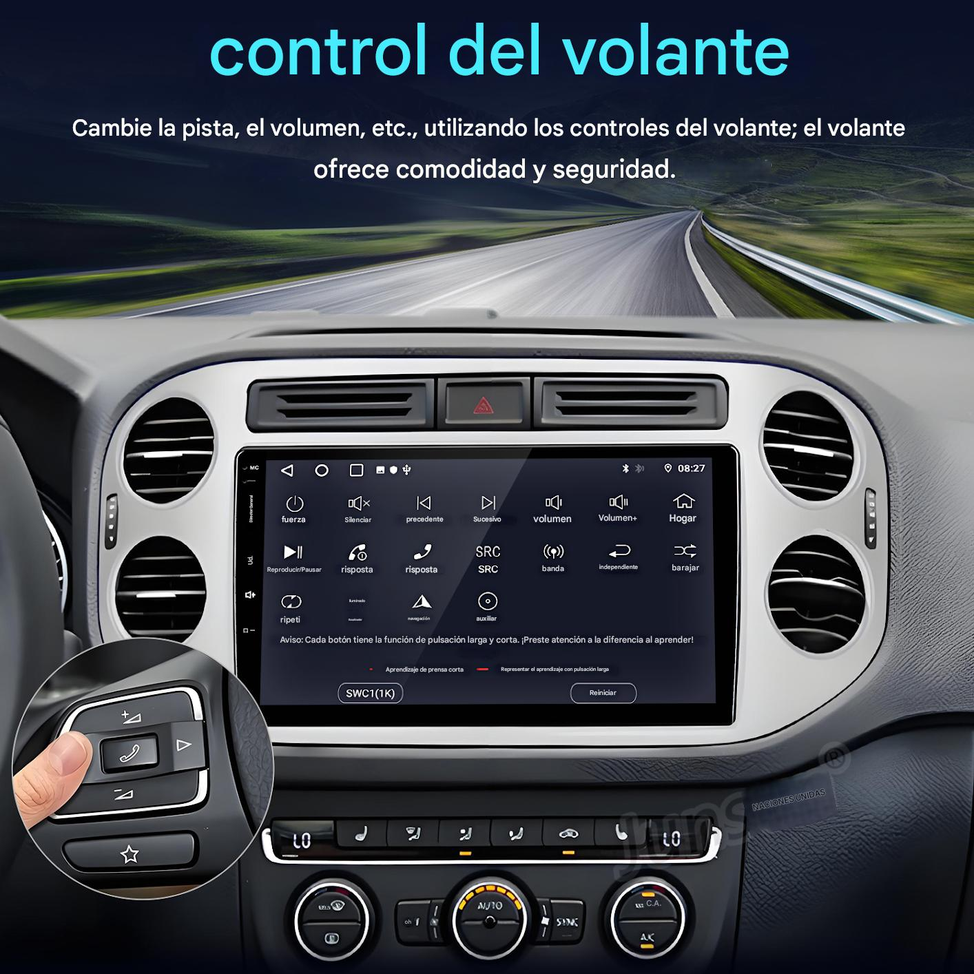 Panel del coche con funciones. Mano en volante con controles. Texto en español. Carretera visible en la pantalla.