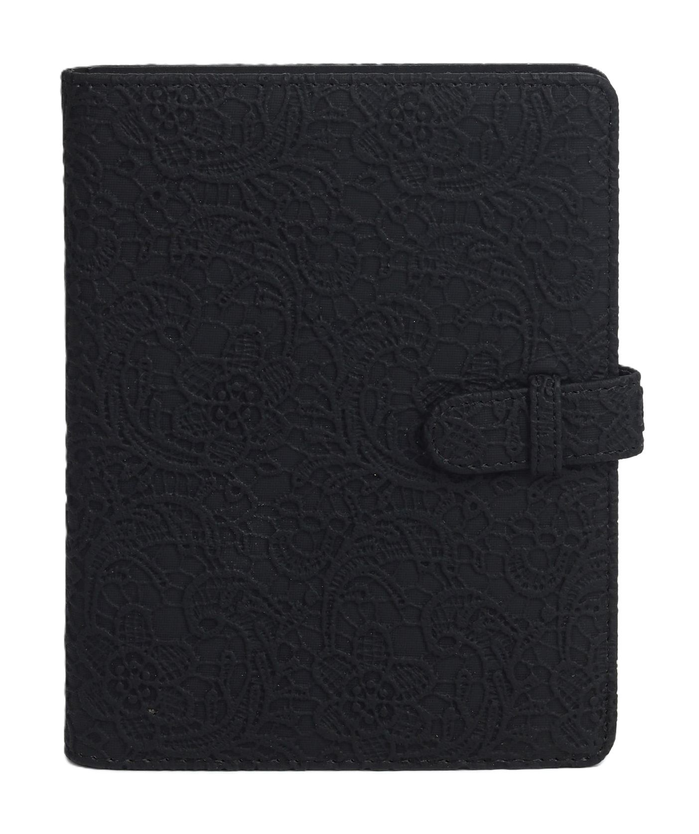 Czarny notatnik z koronkowym wzorem i zapięciem na pasek na białym tle.