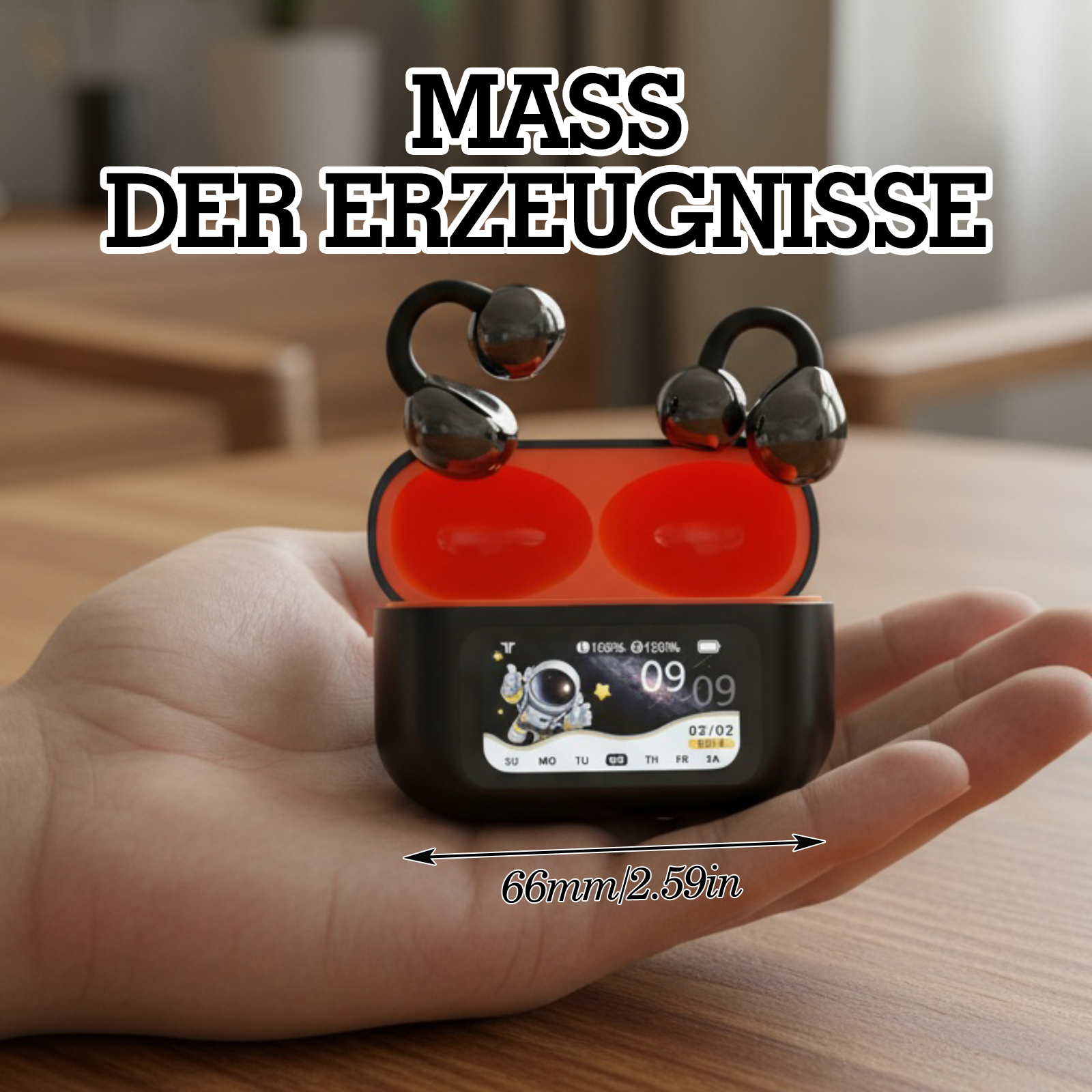 Hand hält eine offene schwarze und orangefarbene Kopfhörerhülle. Kopfhörer sind schwarz. Display zeigt Datum und Astronaut.