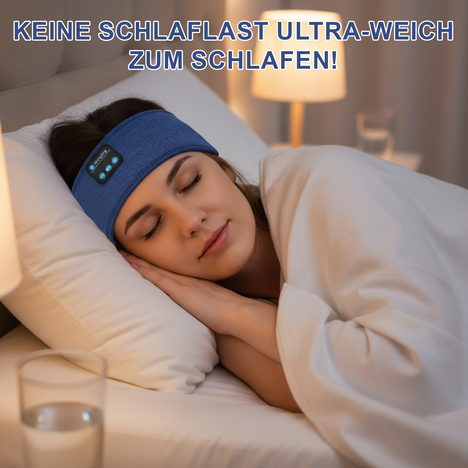Eine Frau schläft im Bett und trägt ein blaues Stirnband mit Knöpfen. Der Text darüber lautet 'Ultra-weicher Schlaf'.